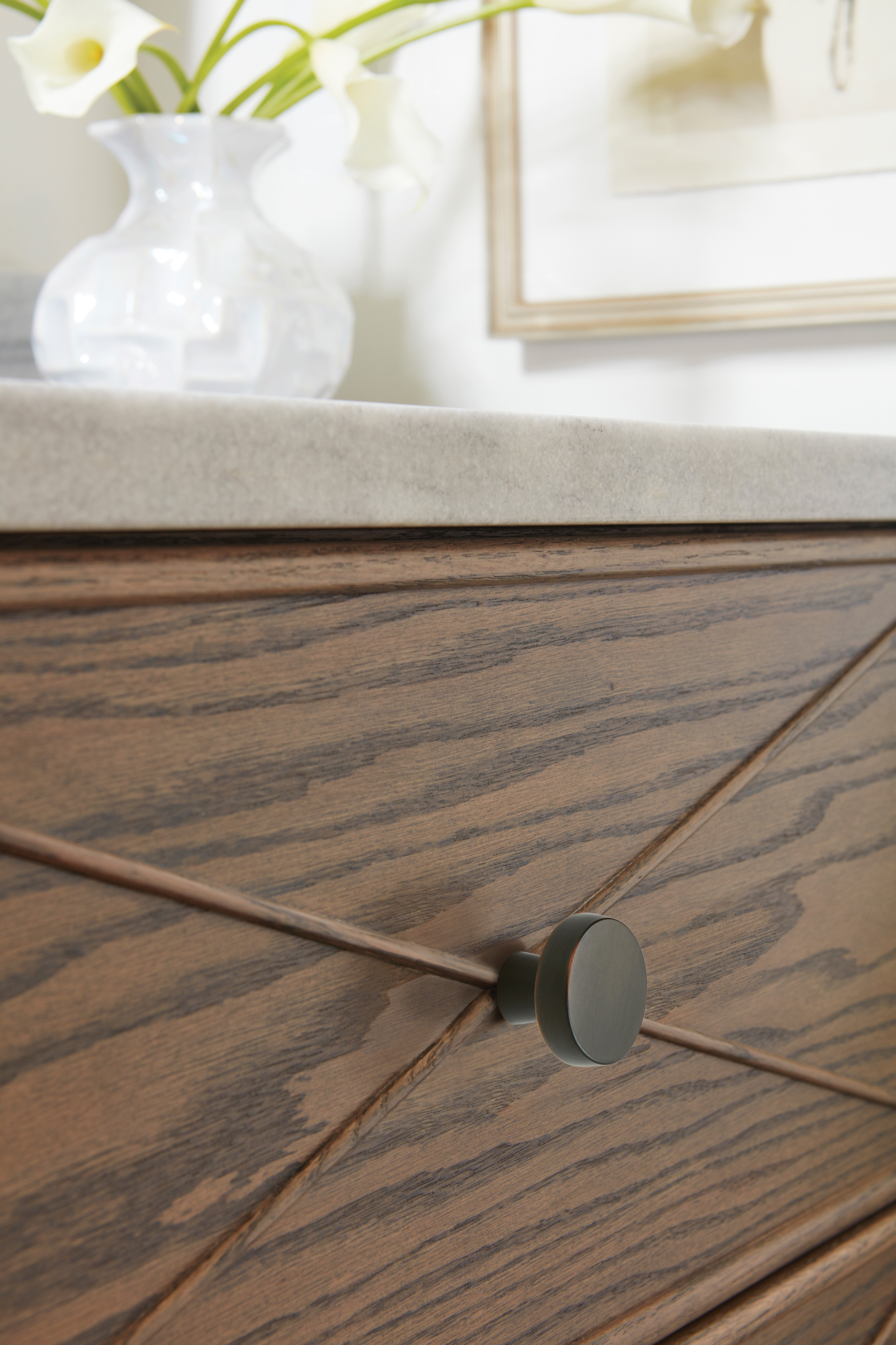 Amerock Lifestyle Oil-Rubbed-Bronze_Knob_Amerock_Cabinet-Hardware_Blackrock_BP55272ORB_Lifestyle_Bathroom_19_2