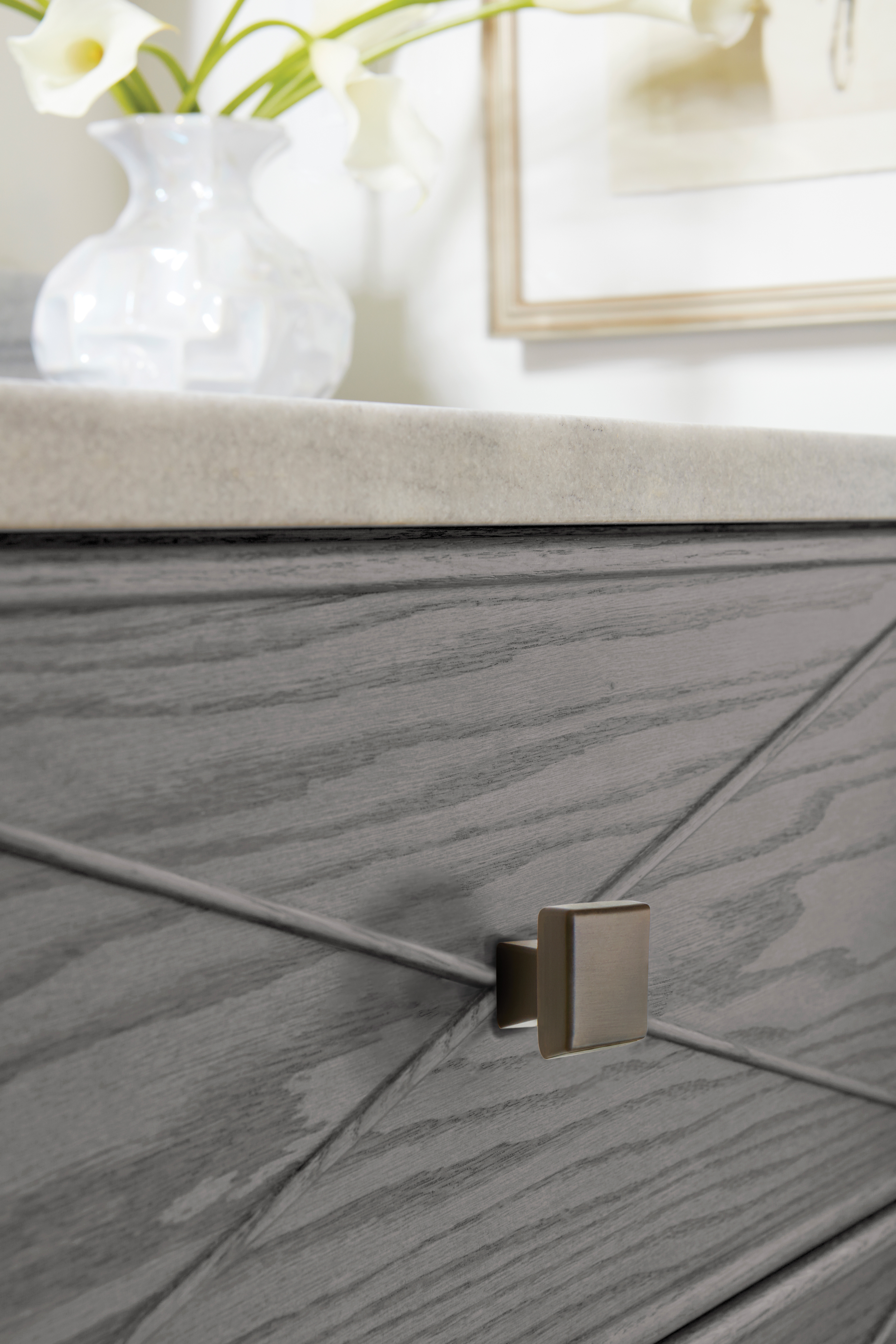 Amerock Lifestyle Oil-Rubbed-Bronze_Knob_Amerock_Cabinet-Hardware_Blackrock_BP55273ORB_Lifestyle_Bathroom_19