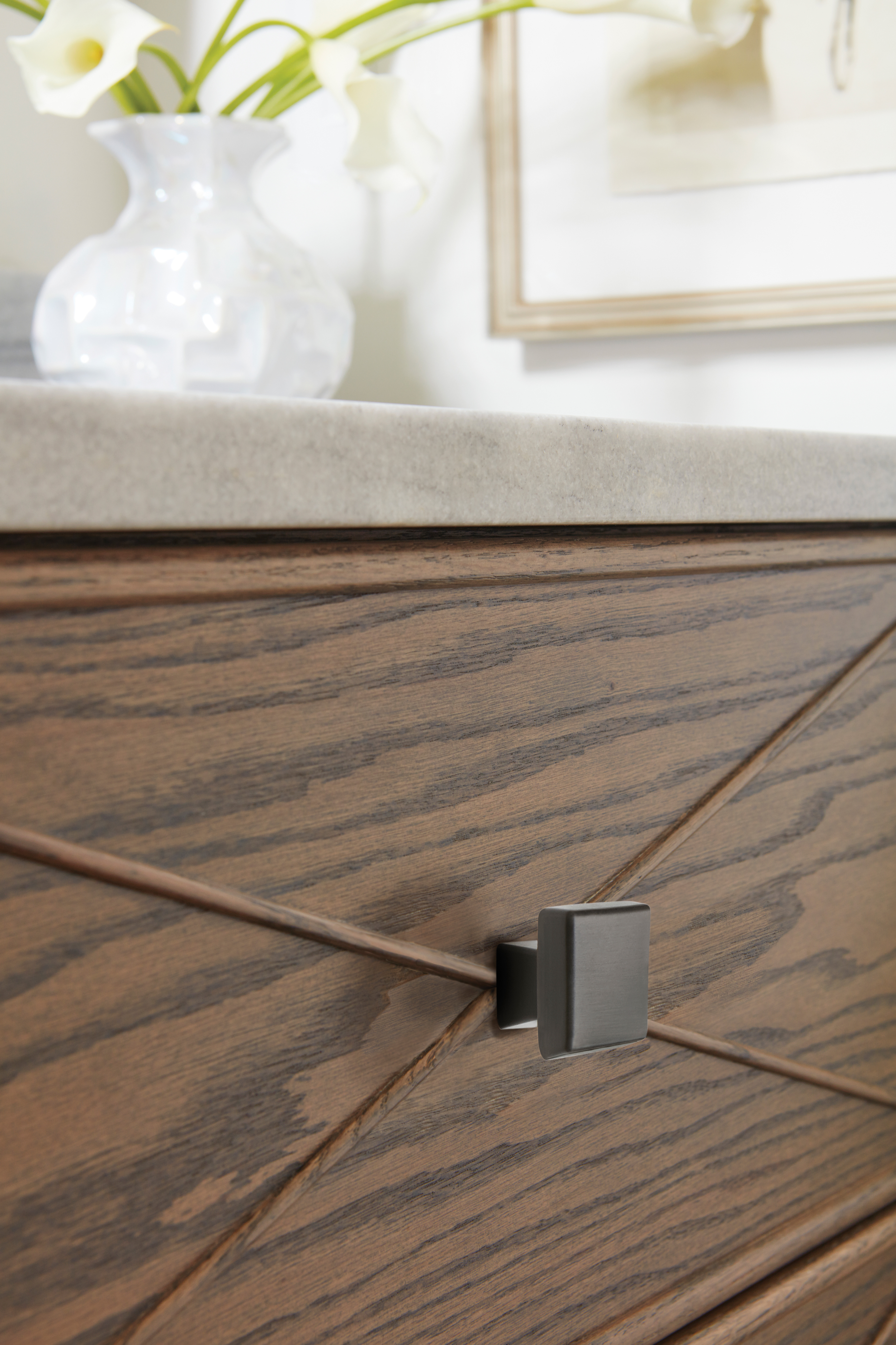 Amerock Lifestyle Oil-Rubbed-Bronze_Knob_Amerock_Cabinet-Hardware_Blackrock_BP55273ORB_Lifestyle_Bathroom_19_2