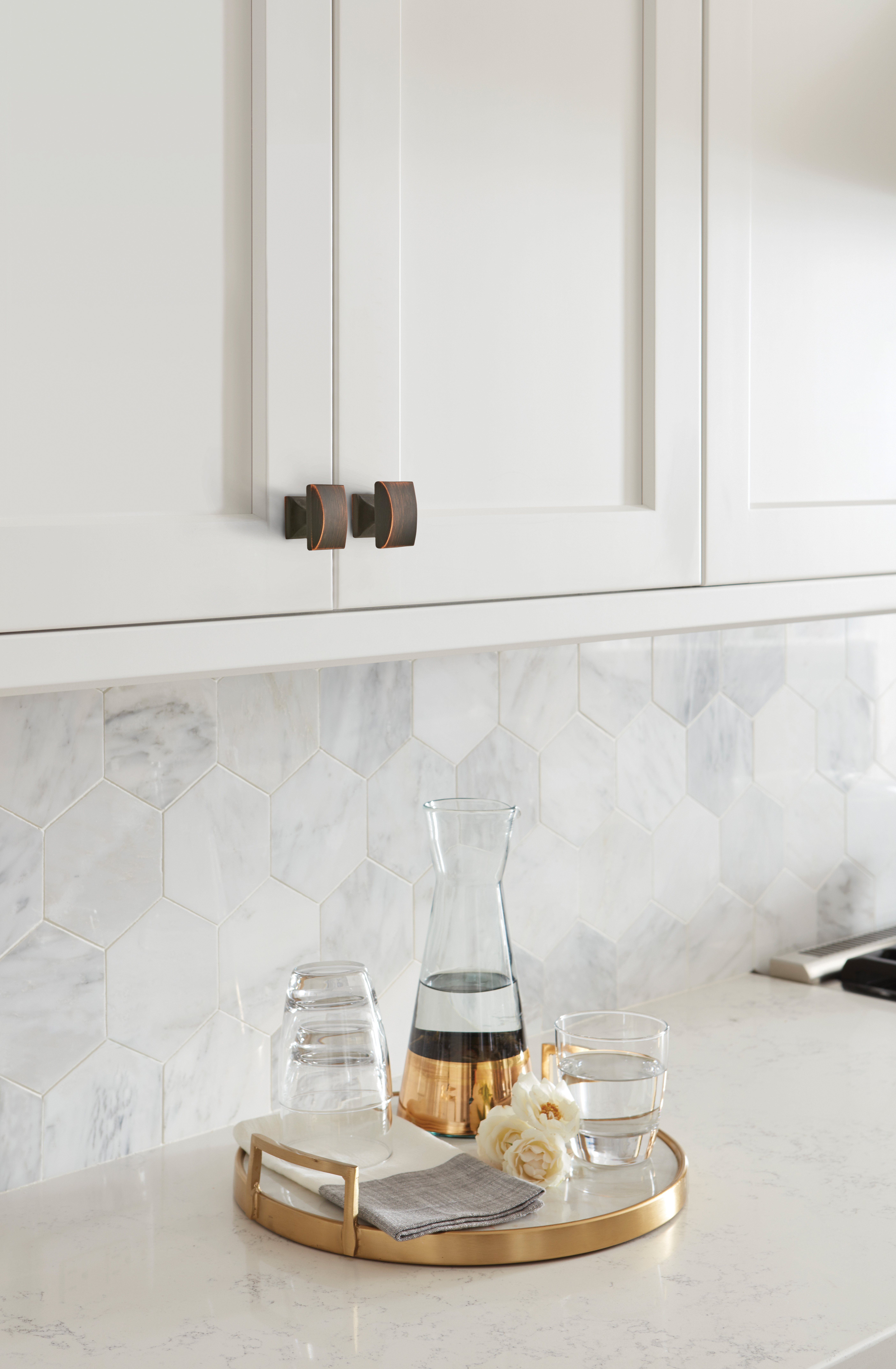 Amerock Lifestyle Oil-Rubbed-Bronze_Knob_Amerock_Cabinet-Hardware_Candler_BP29368ORB_Lifestyle_Kitchen_19-1