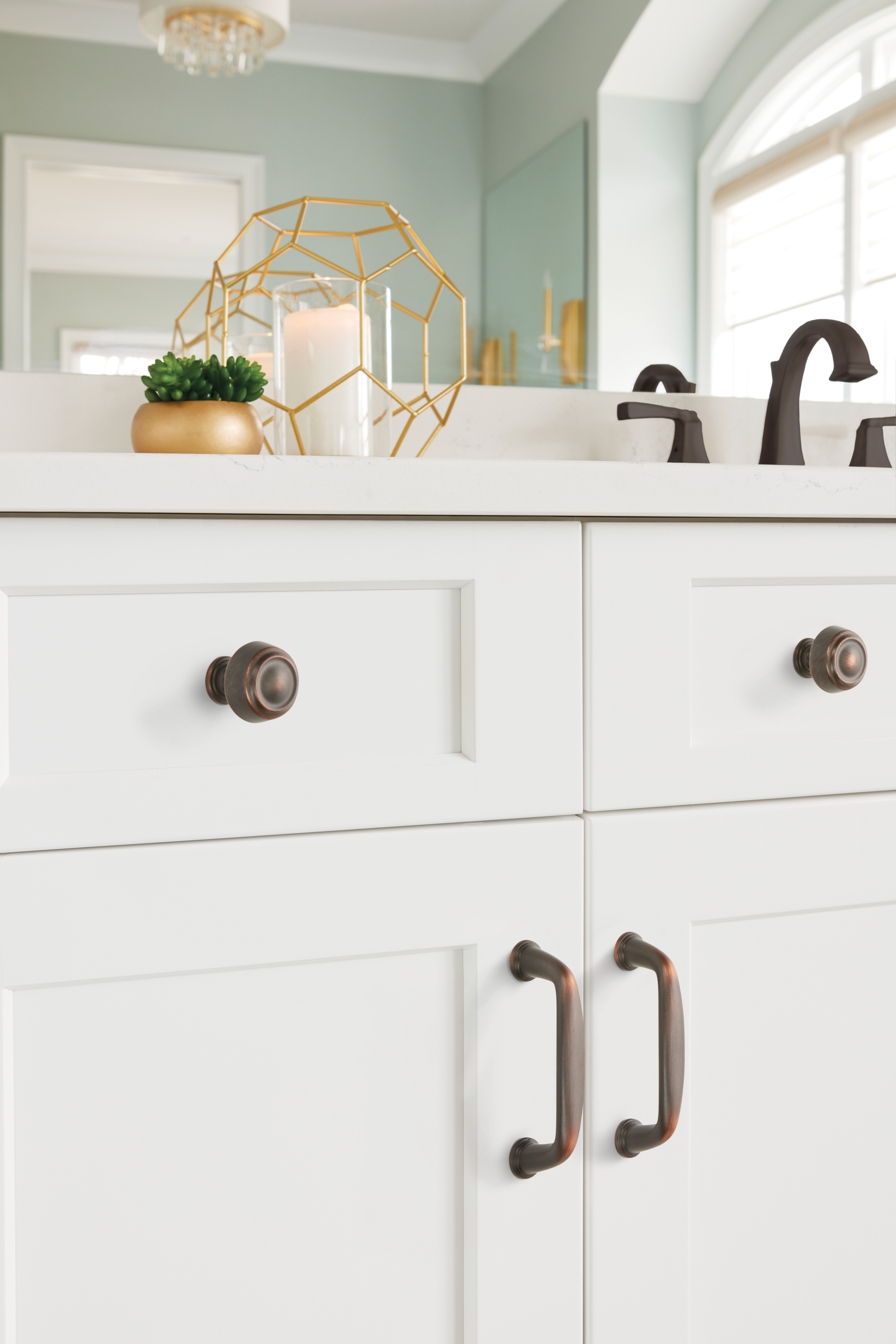 Amerock Lifestyle Oil-Rubbed-Bronze_Knob_Amerock_Cabinet-Hardware_Kane_BP53700ORB_Lifestyle_Bathroom_19-1