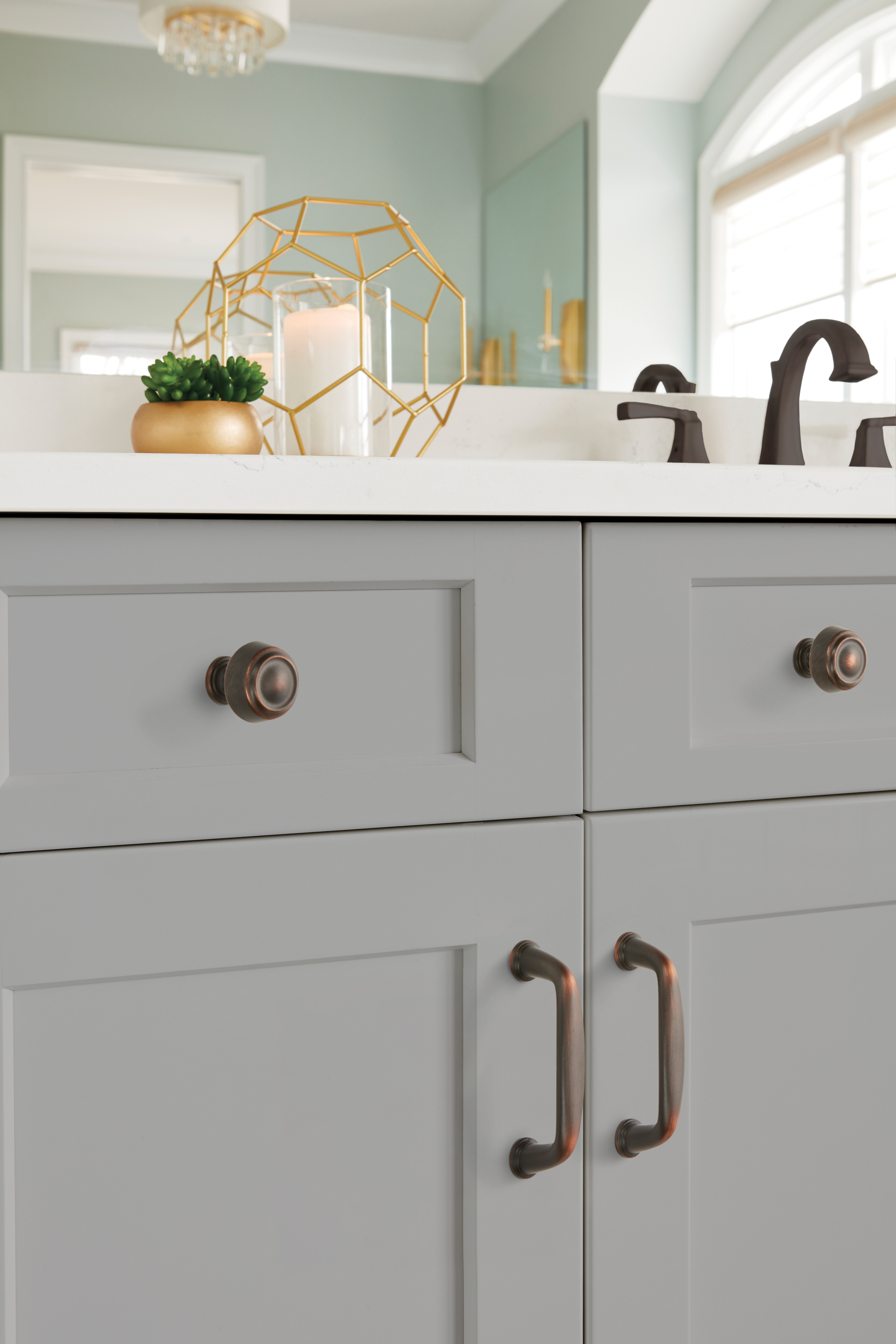 Amerock Lifestyle Oil-Rubbed-Bronze_Knob_Amerock_Cabinet-Hardware_Kane_BP53700ORB_Lifestyle_Bathroom_19-2