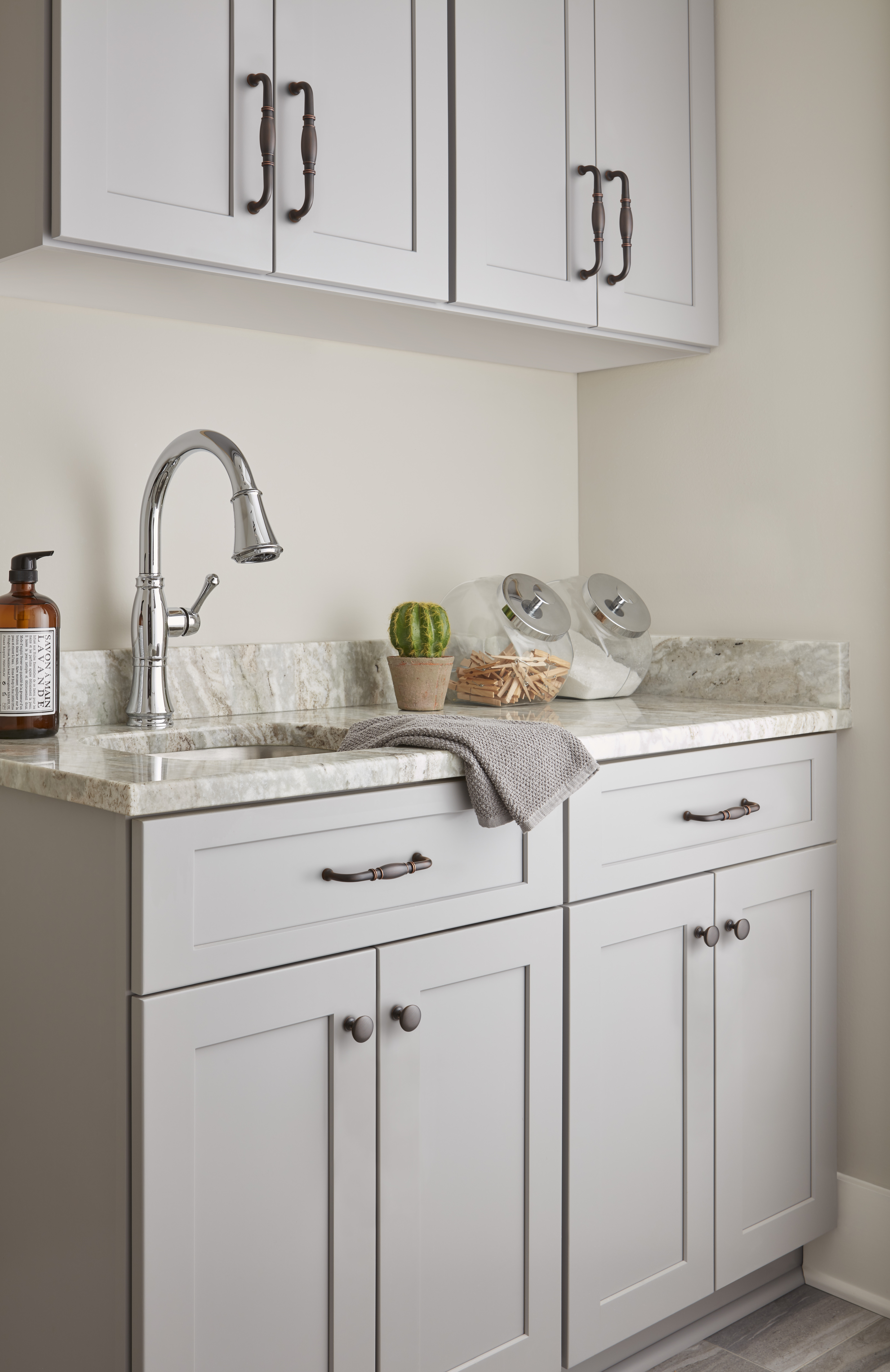 Amerock Lifestyle Oil-Rubbed-Bronze_Knobs-Allison-by-Amerock_Cabinet-Hardware_Edona_BP53005ORB_Laundry_20_2