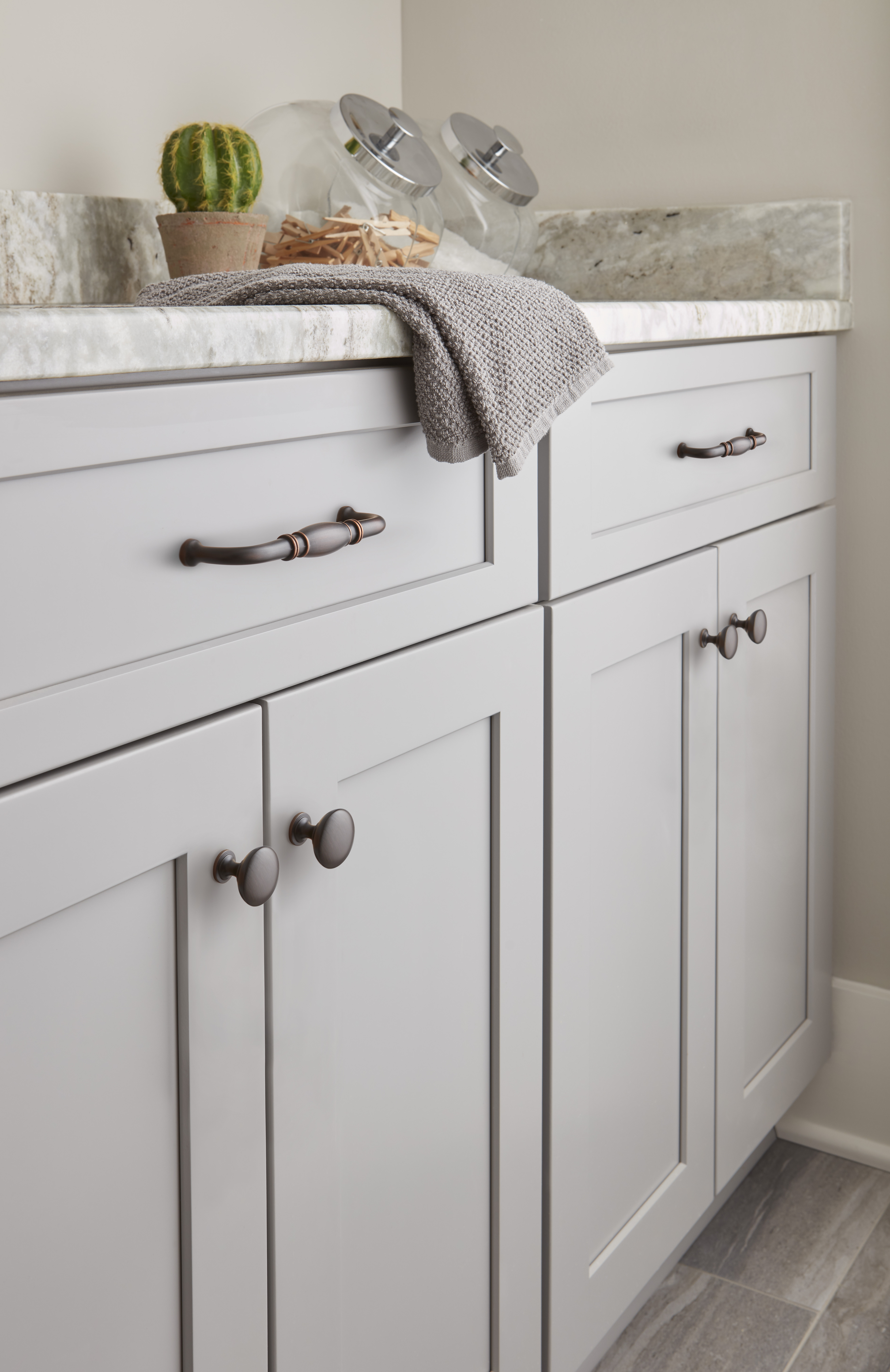 Amerock Lifestyle Oil-Rubbed-Bronze_Knobs_Allison-by-Amerock_Cabinet-Hardware_Edona_BP53005ORB_Laundry_20