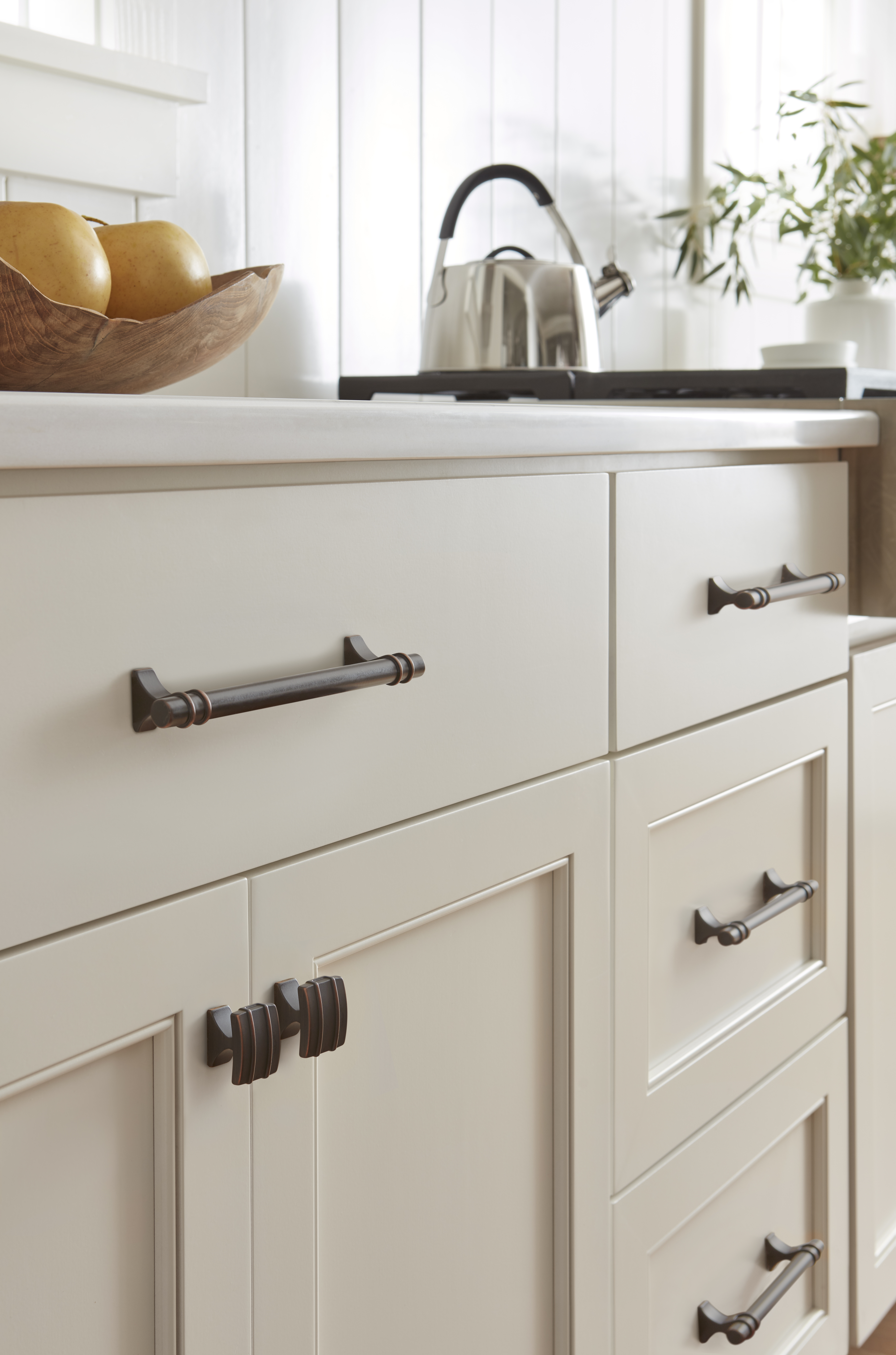 Amerock Lifestyle Oil-Rubbed-Bronze_Knobs_Amerock_Cabinet-Hardware_Davenport_BP36601ORB_Kitchen_20_6