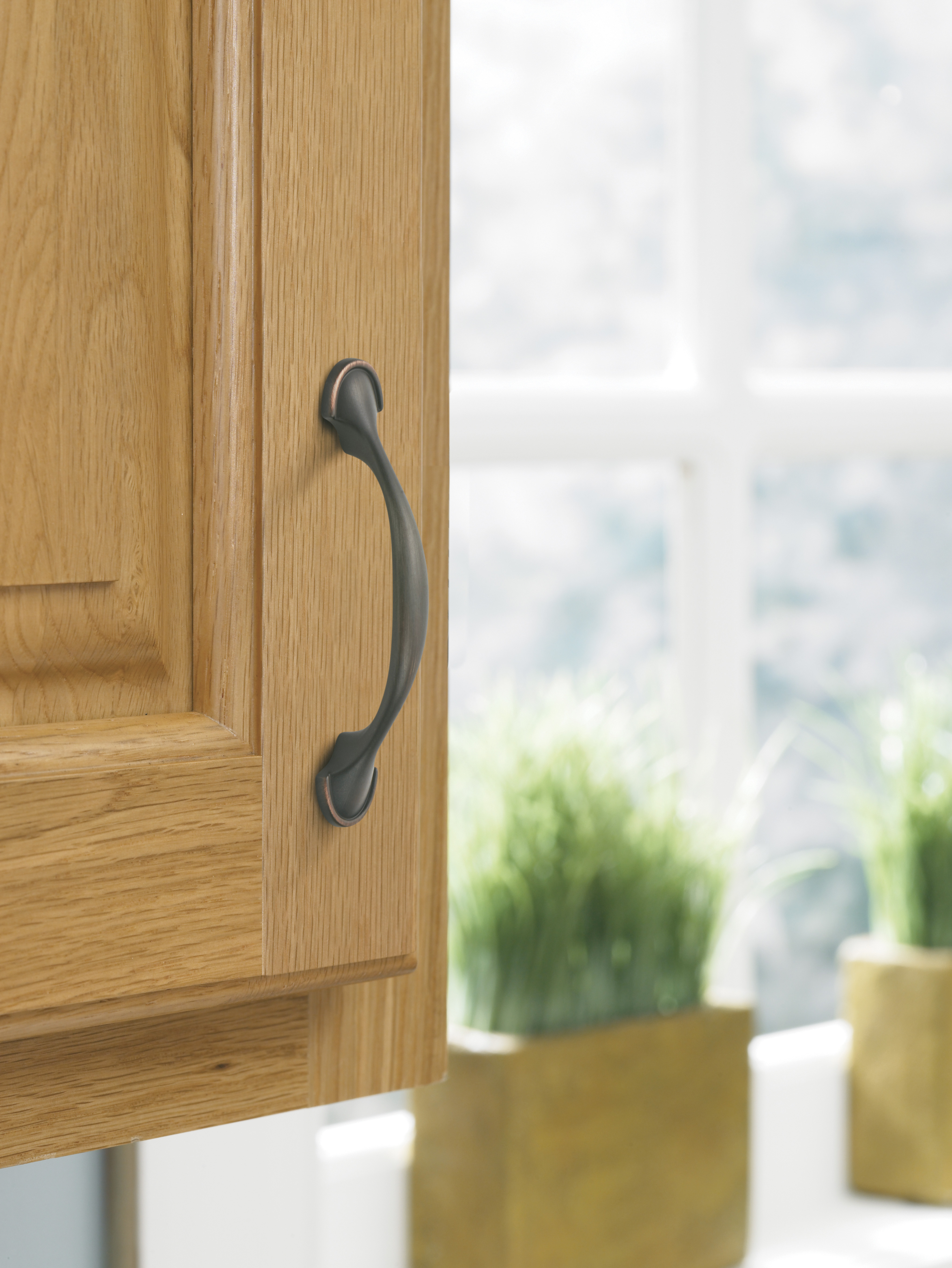 Amerock Lifestyle Oil-Rubbed-Bronze_Pull_Amerock_Cabinet-Hardware_Allison_BP173ORB_Lifestyle_Kitchen_19-1