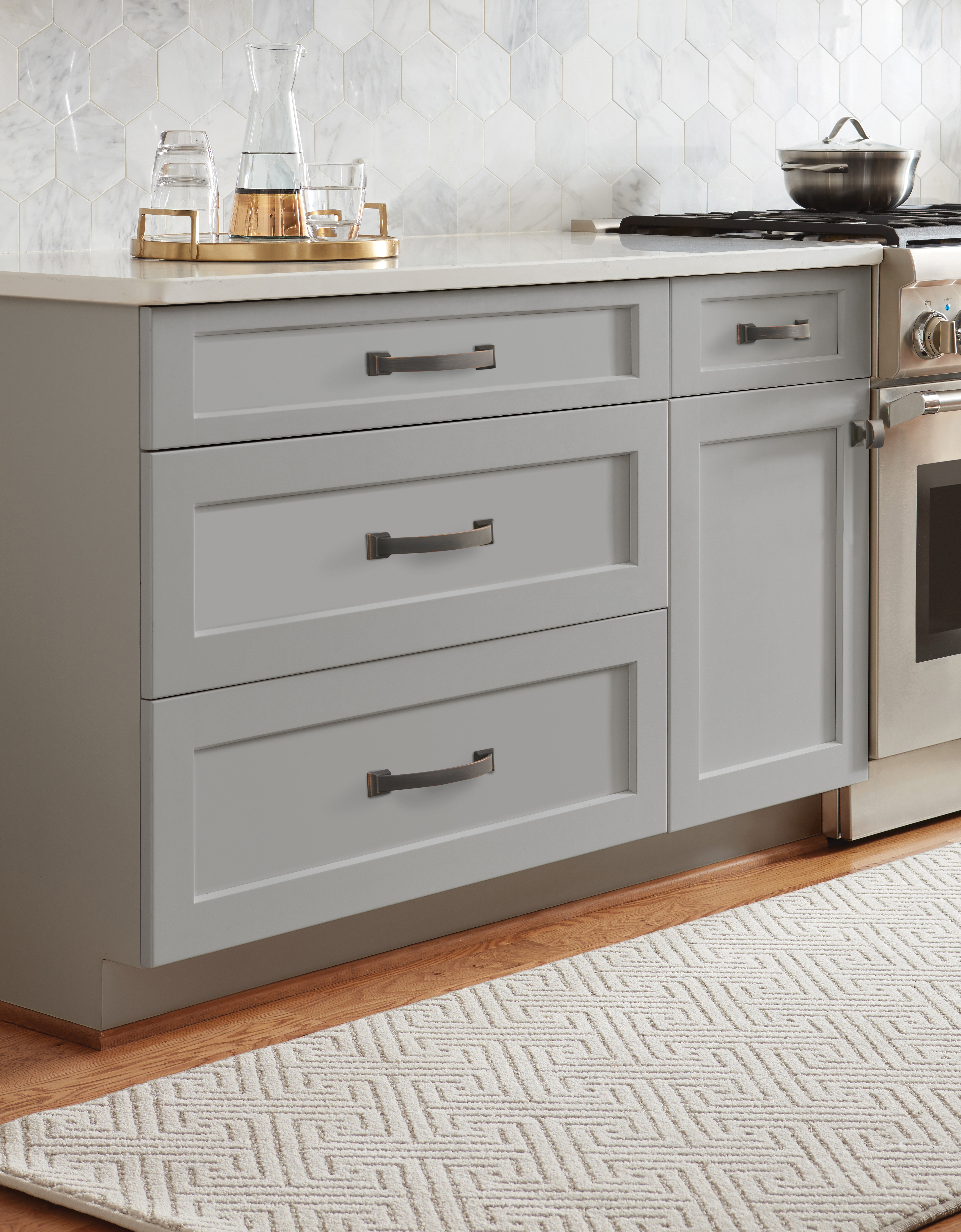 Amerock Lifestyle Oil-Rubbed-Bronze_Pull_Amerock_Cabinet-Hardware_Candler_BP29349ORB_Lifestyle_Kitchen_19-2