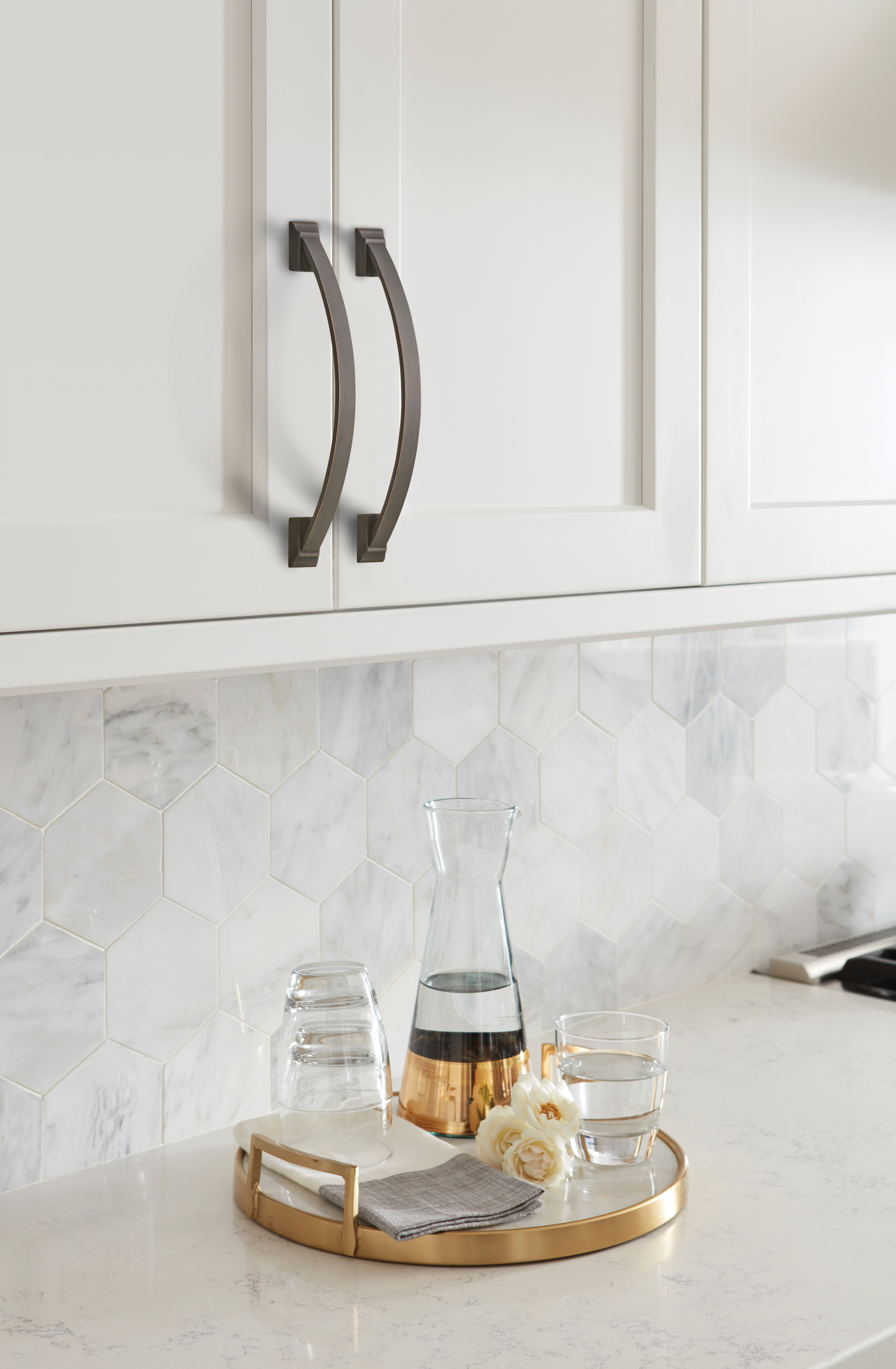 Amerock Lifestyle Oil-Rubbed-Bronze_Pull_Amerock_Cabinet-Hardware_Candler_BP29364ORB_Lifestyle_Kitchen_19-1