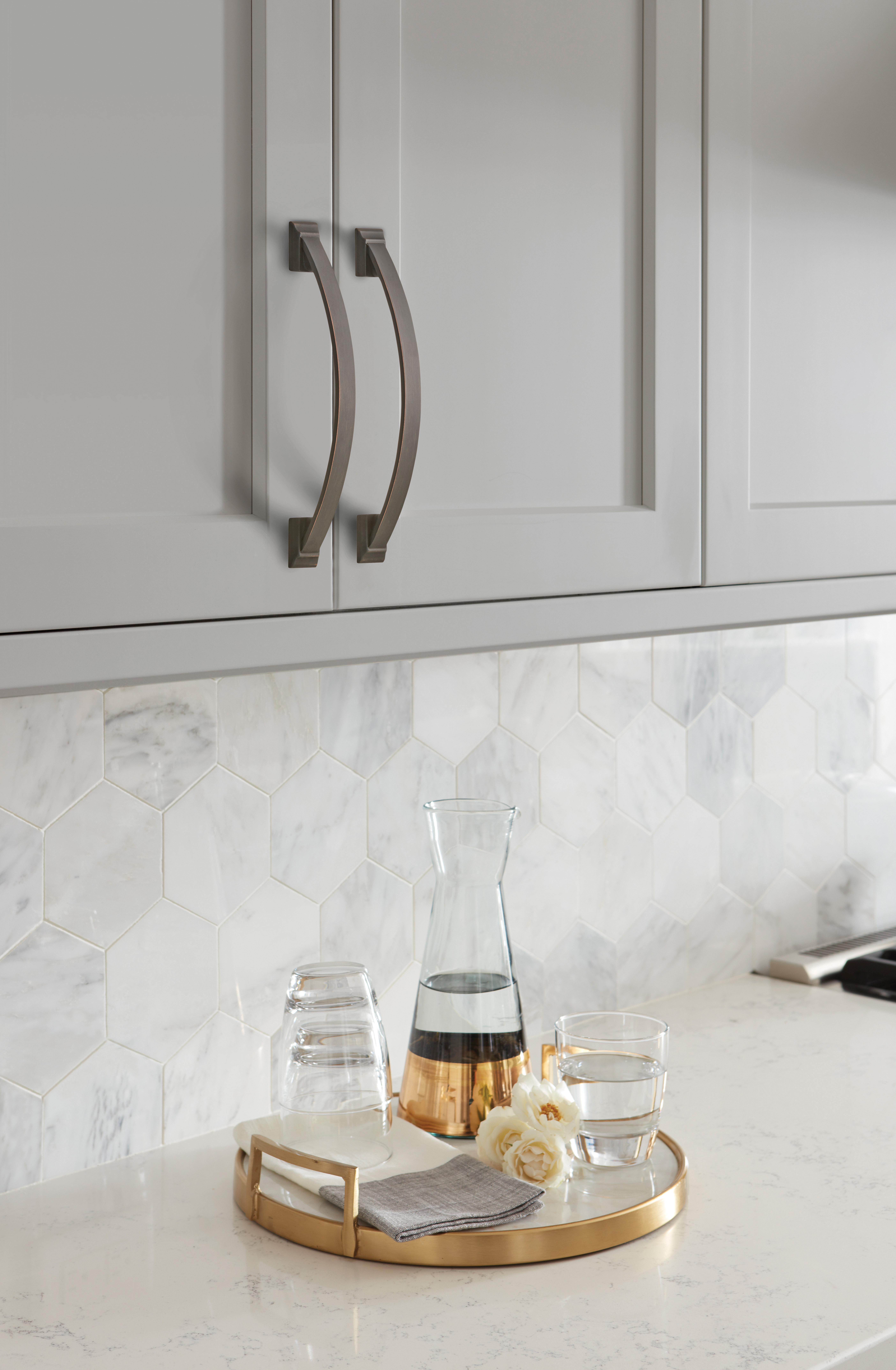 Amerock Lifestyle Oil-Rubbed-Bronze_Pull_Amerock_Cabinet-Hardware_Candler_BP29364ORB_Lifestyle_Kitchen_19-2