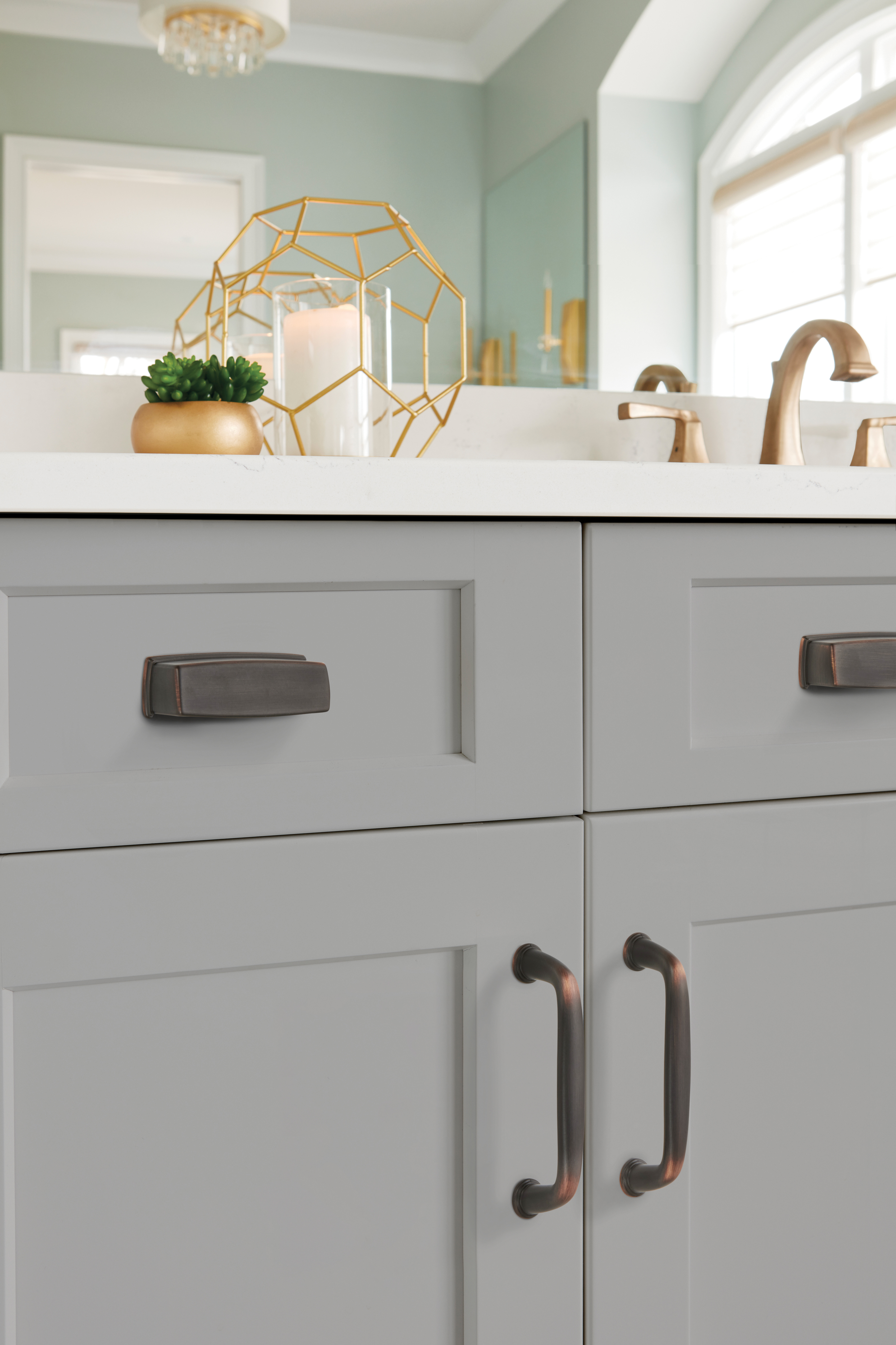 Amerock Lifestyle Oil-Rubbed-Bronze_Pull_Amerock_Cabinet-Hardware_Kane_BP53702ORB_Lifestyle_Bathroom_19-2