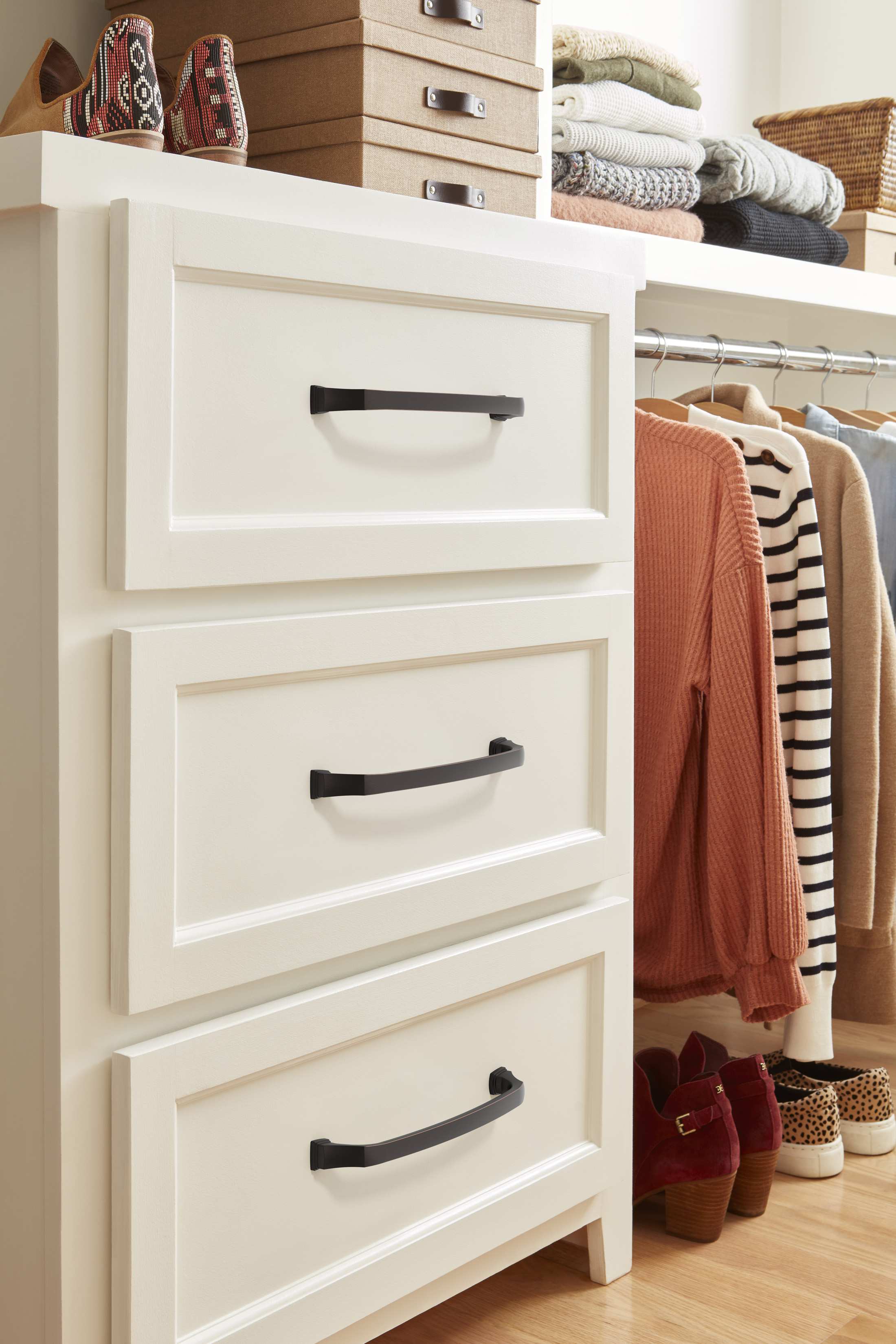 Amerock Lifestyle Oil-Rubbed-Bronze_Pull_Amerock_Cabinet-Hardware_Revitalize_BP55351ORB_Master-Closet_23