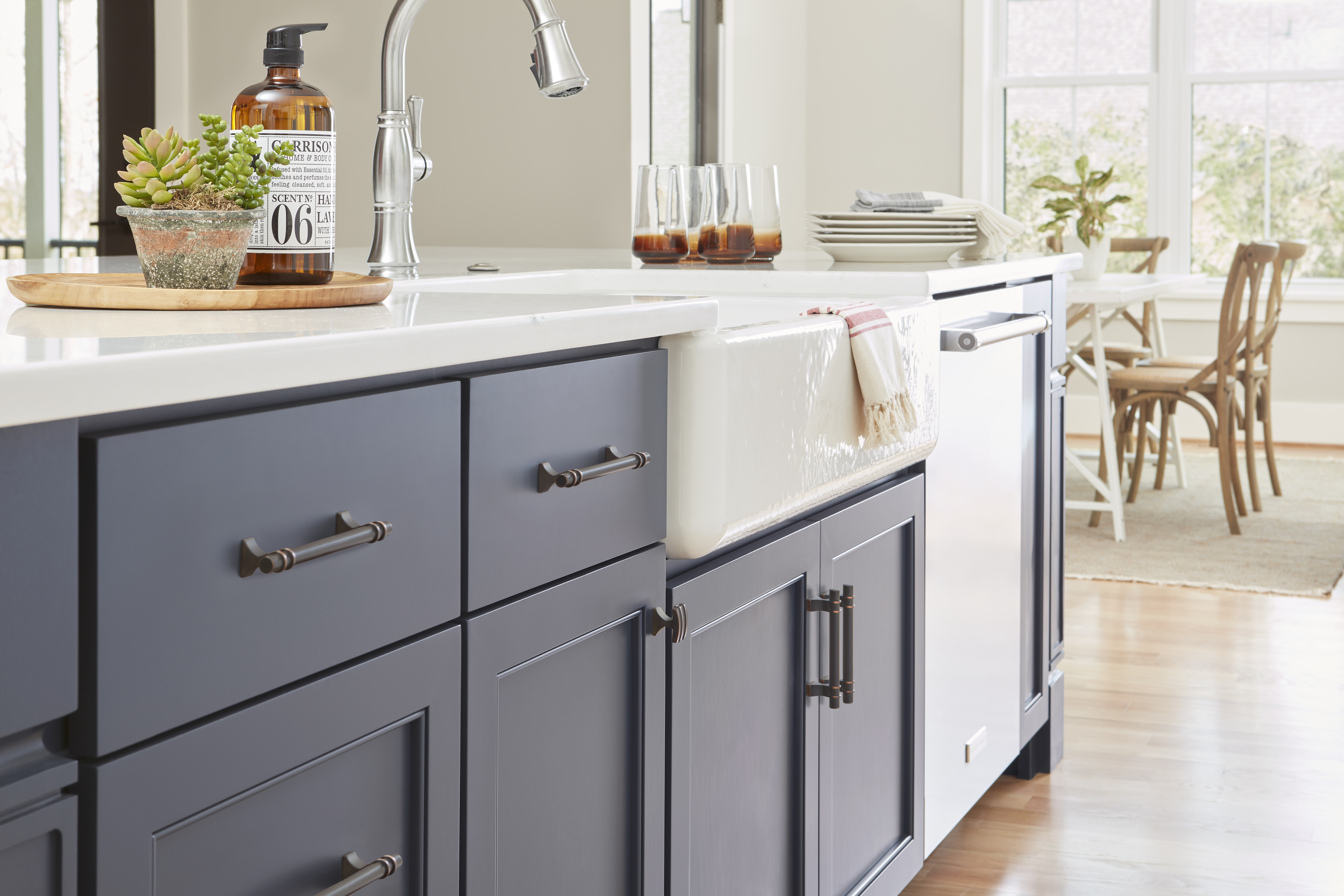 Amerock Lifestyle Oil-Rubbed-Bronze_Pulls_Amerock_Cabinet-Hardware_Davenport_BP36606ORB_Kitchen_20_7