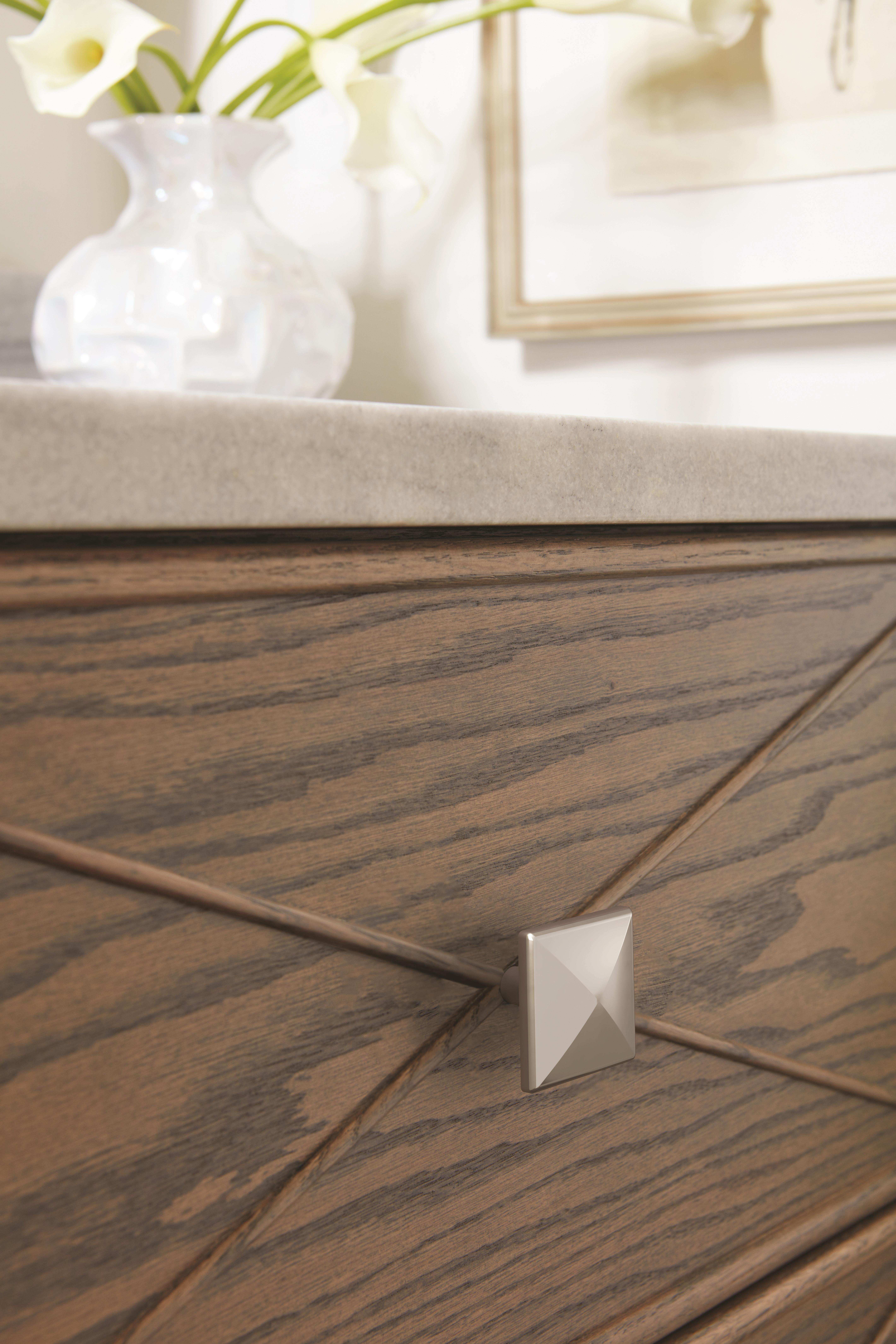 Amerock Lifestyle Polished-Chrome_Knob_Amerock_Cabinet-Hardware_Extensity_BP2939826_Lifestyle_19_2.jpg