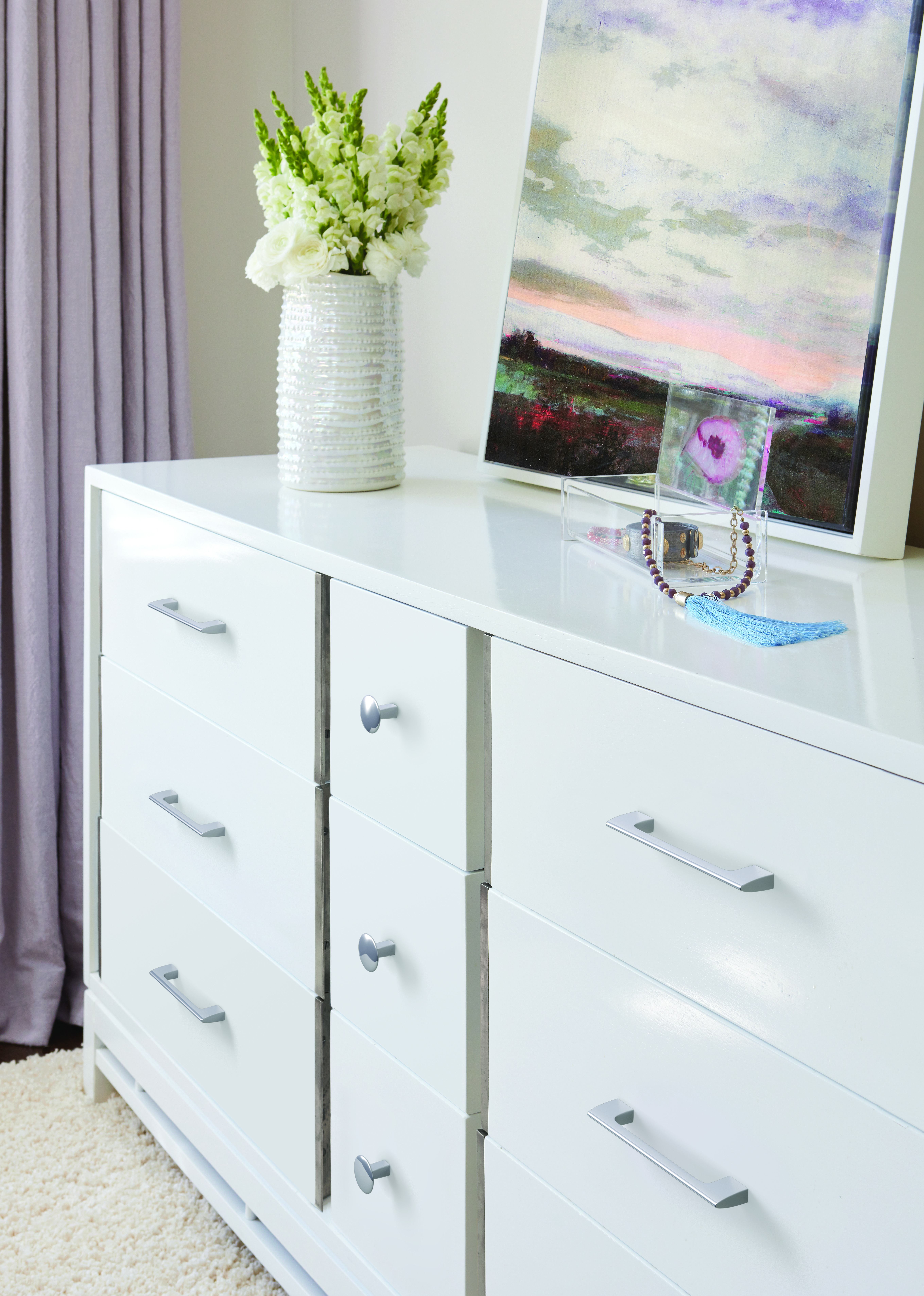 Amerock Lifestyle Polished-Chrome_Pull_Amerock_Cabinet-Hardware_Riva_BP5536726_Lifestyle_19-1