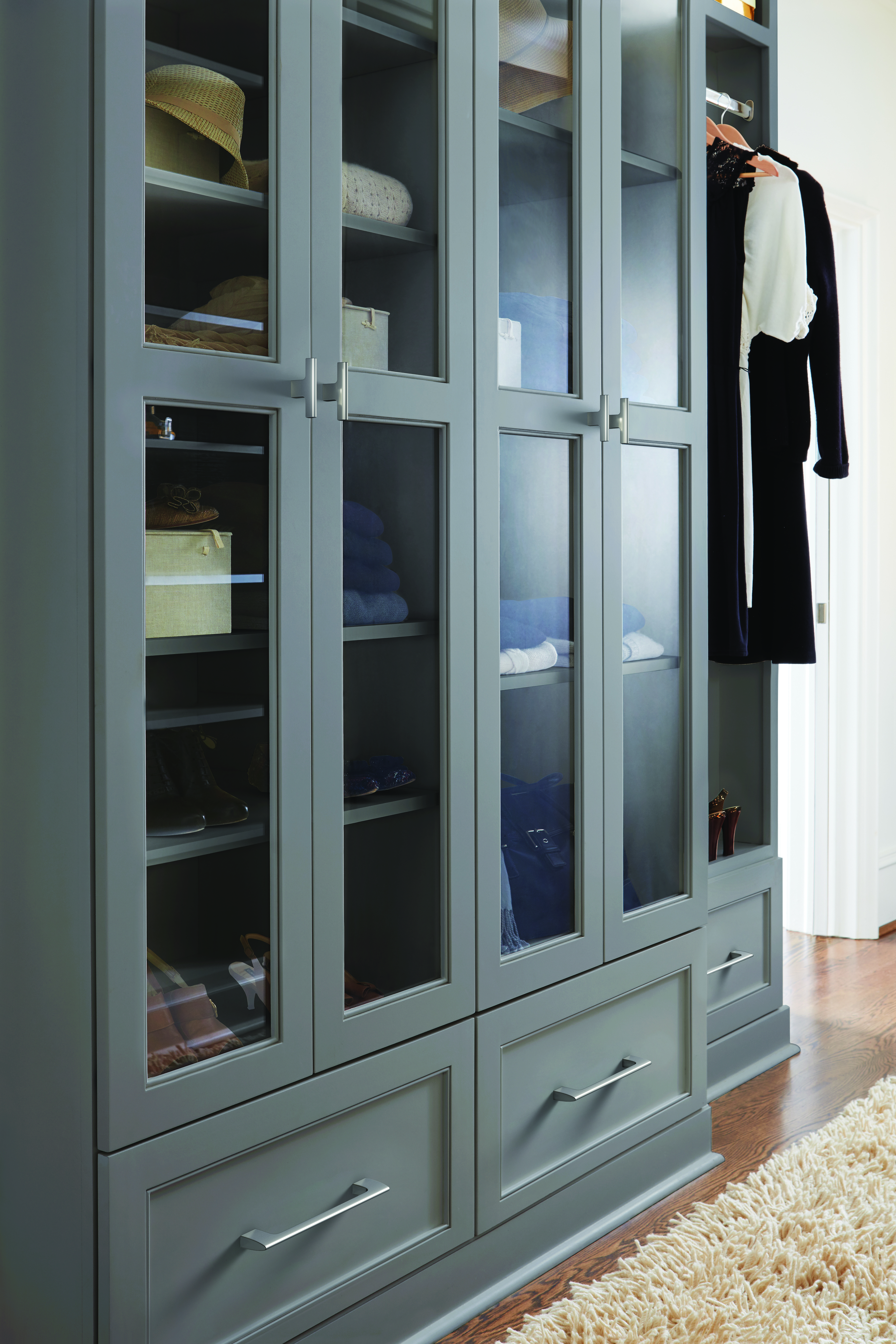 Amerock Lifestyle Polished-Chrome_Pull_Amerock_Cabinet-Hardware_Riva_BP5536826_Lifestyle_19-2