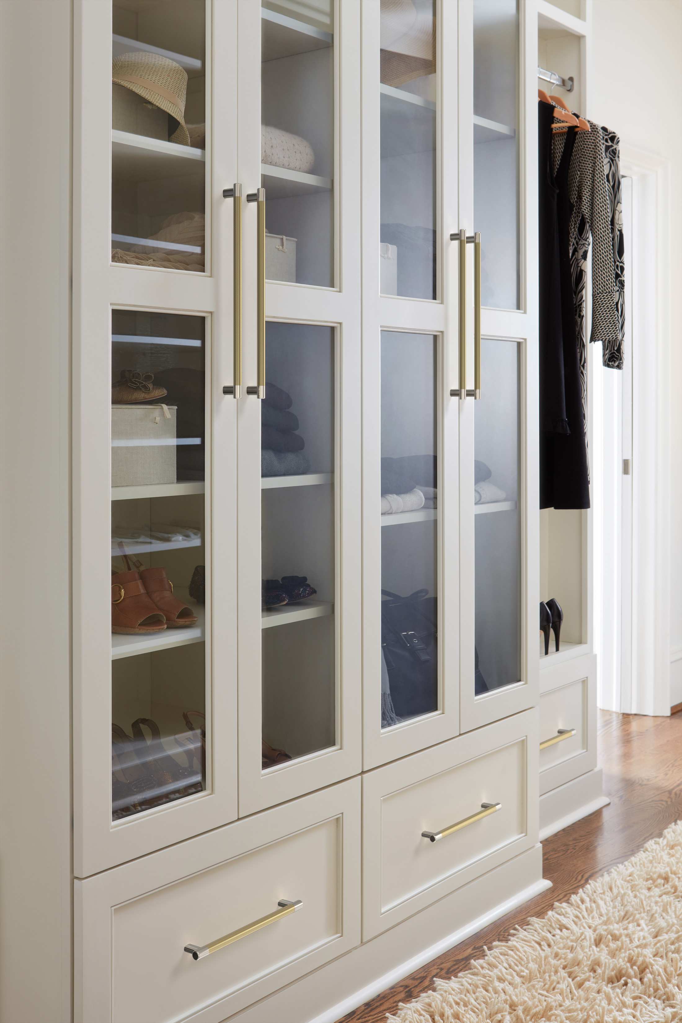 Amerock Lifestyle Polished-Nickel-and-Golden-Champagne_Appliance-Pull_Amerock_Cabinet-Hardware_Esquire_BP54041PNBBZ_Closet_23