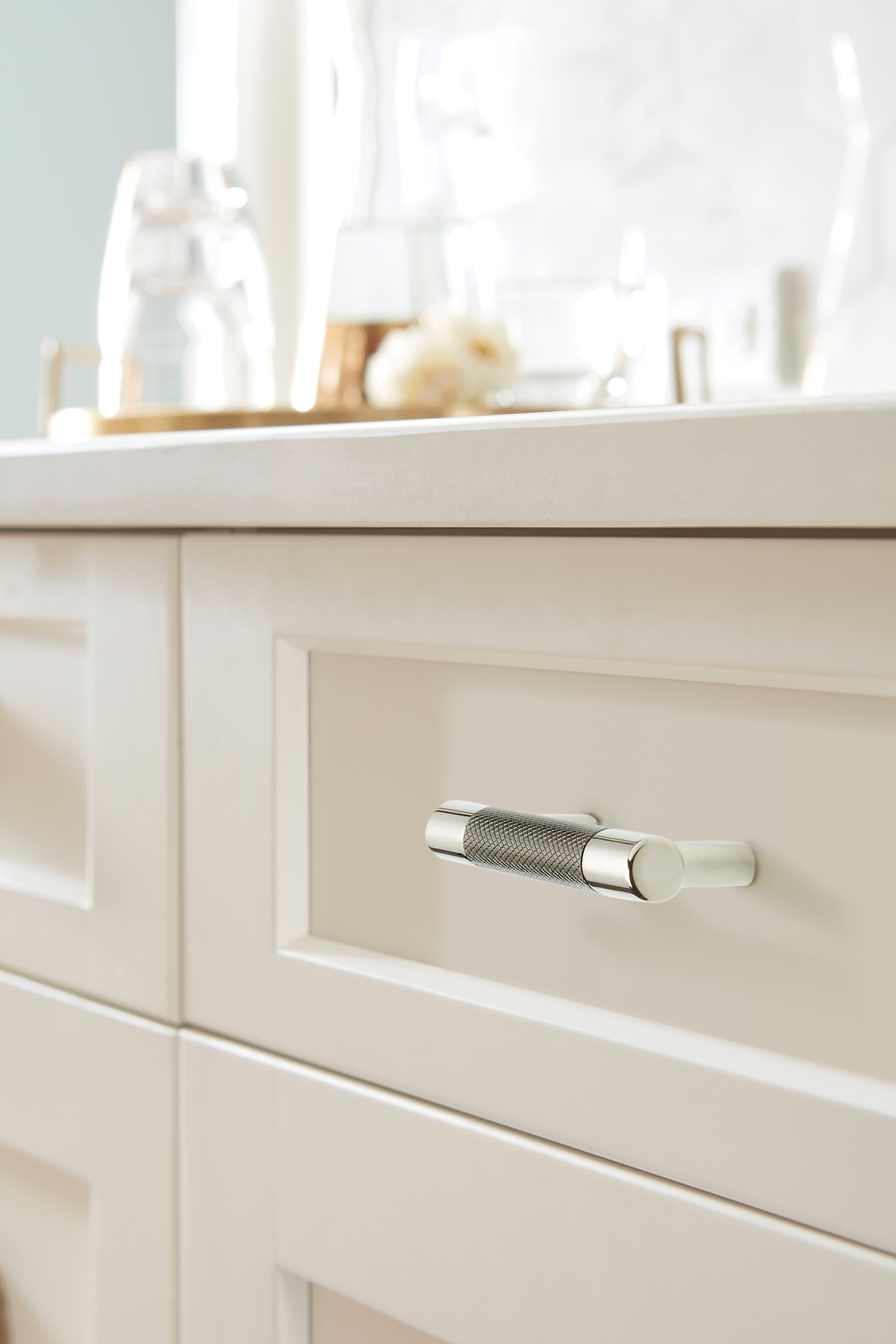 Amerock Lifestyle Polished-Nickel-and-Gunmetal_Pull_Amerock_Cabinet-Hardware_Esquire_BP36557PNGM_Lifestyle_Kitchen_19