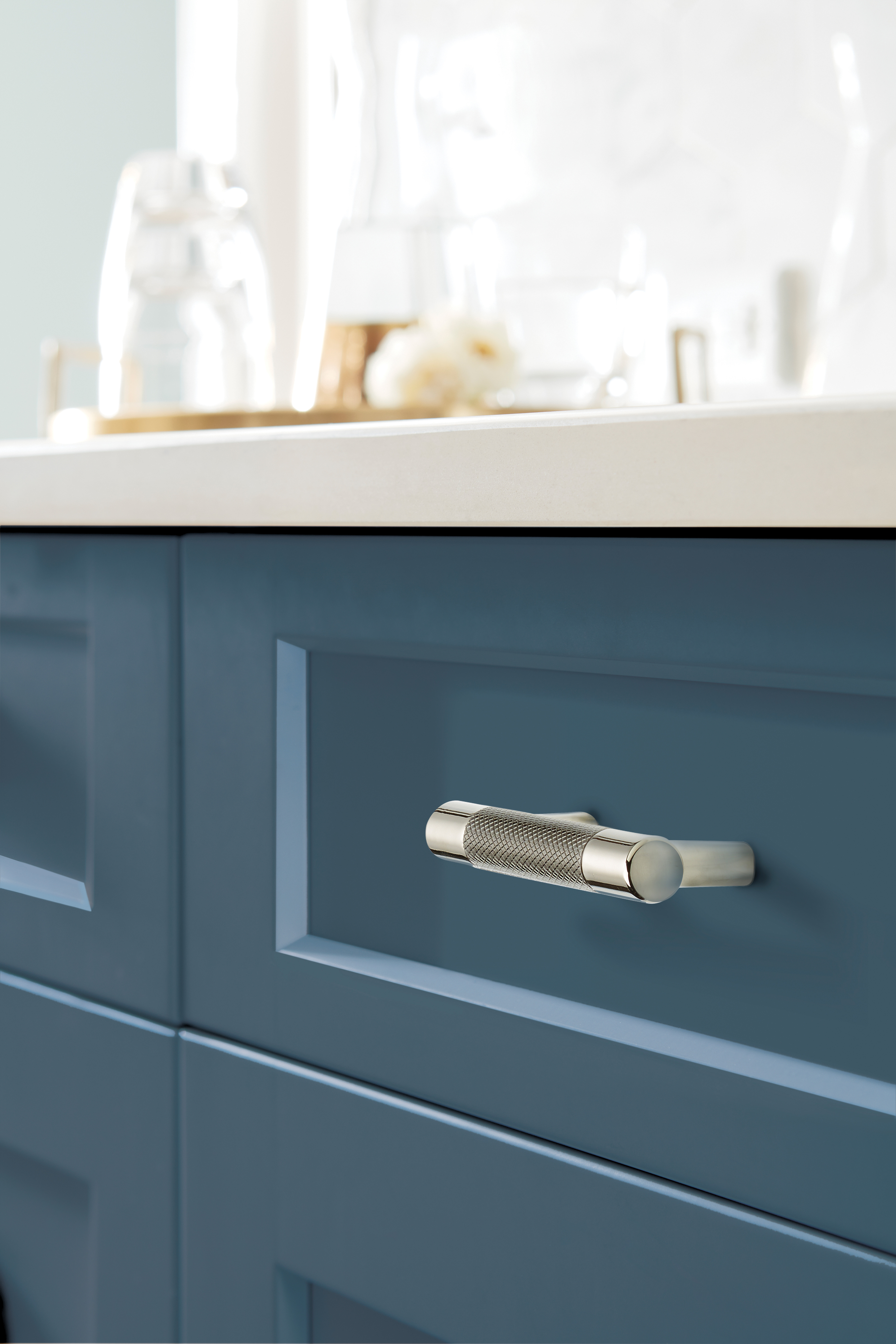 Amerock Lifestyle Polished-Nickel-and-Gunmetal_Pull_Amerock_Cabinet-Hardware_Esquire_BP36557PNGM_Lifestyle_Kitchen_19_2