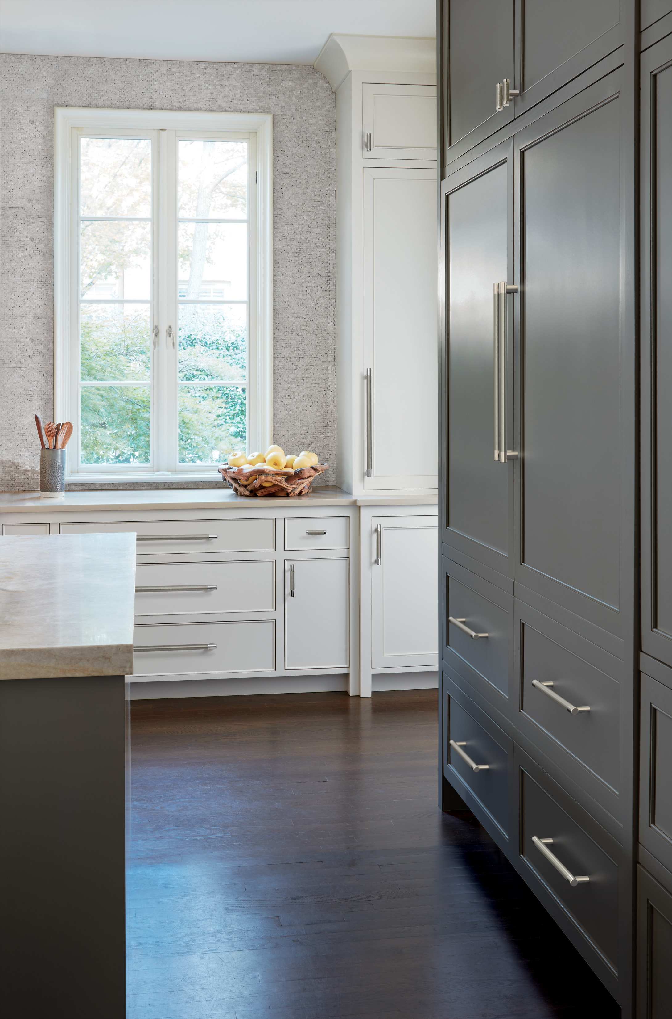 Amerock Lifestyle Polished-Nickel-and-Stainless-Steel_Appliance-Pull_Amerock_Cabinet-Hardware_Esquire_BP54041PNSS_Kitchen_23