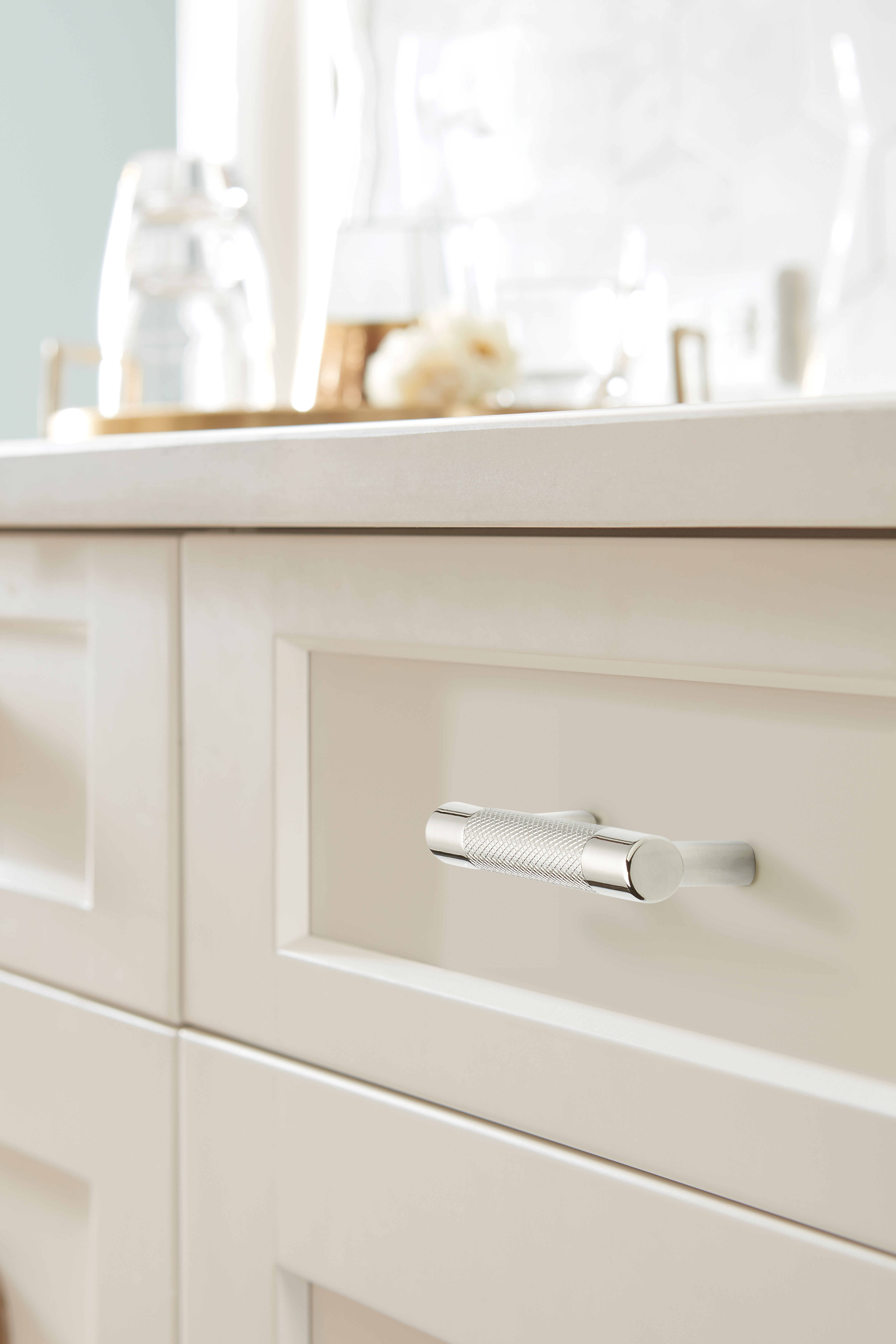 Amerock Lifestyle Polished-Nickel-and-Stainless-Steel_Pull_Amerock_Cabinet-Hardware_Esquire_BP36557PNSS_Lifestyle_Kitchen_19