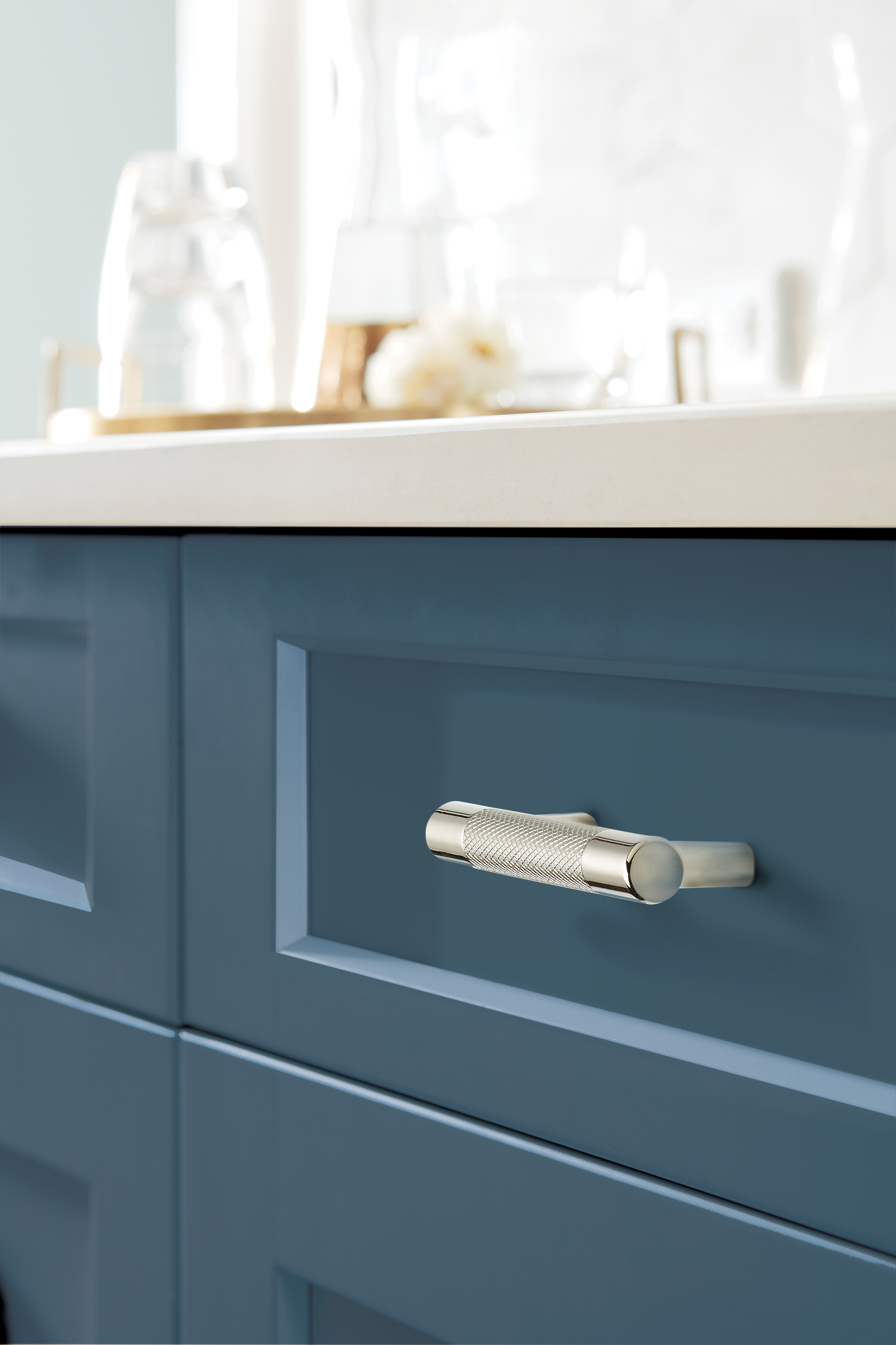 Amerock Lifestyle Polished-Nickel-and-Stainless-Steel_Pull_Amerock_Cabinet-Hardware_Esquire_BP36557PNSS_Lifestyle_Kitchen_19_2