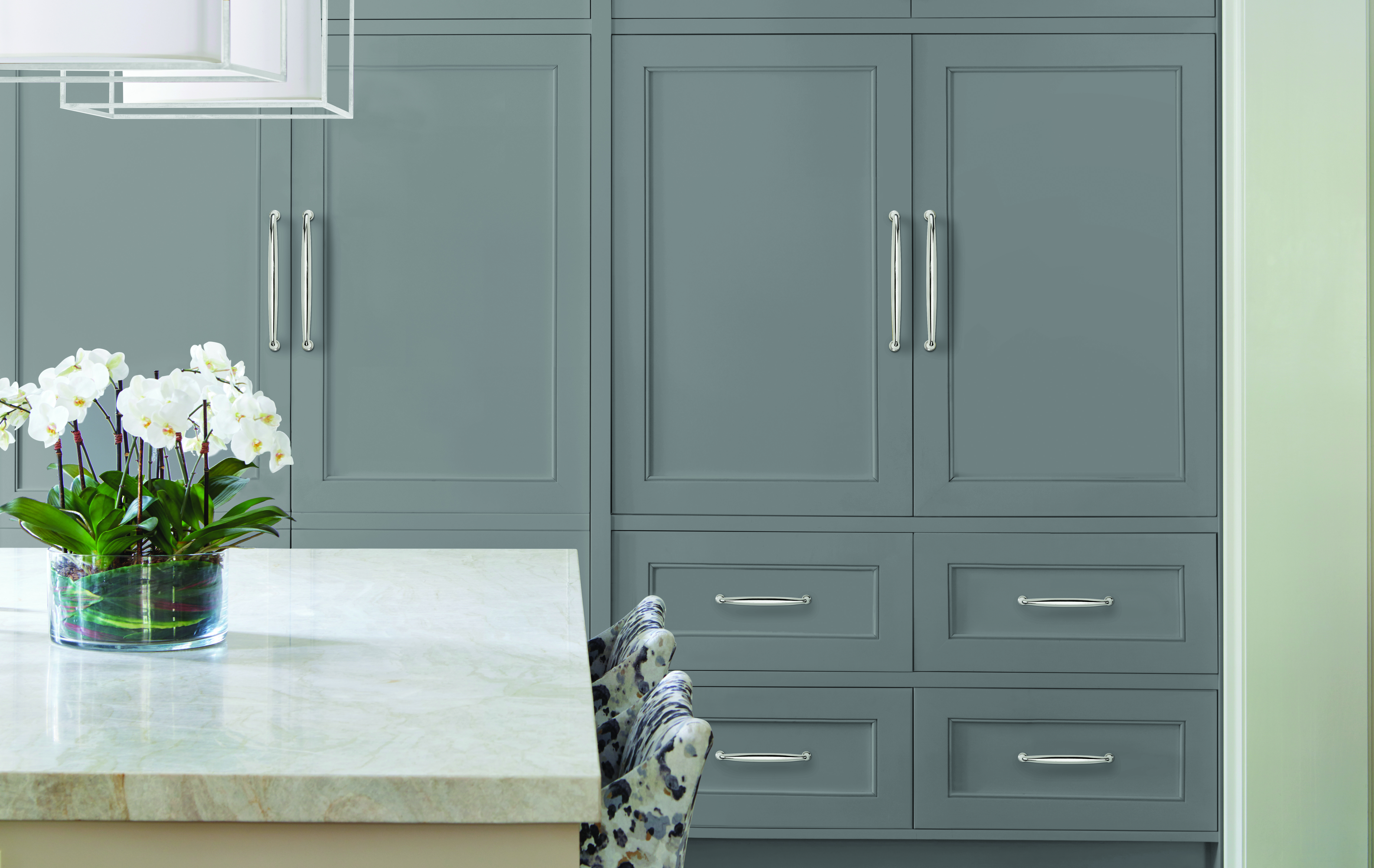 Amerock Lifestyle Polished-Nickel_Appliance-Pull_Amerock_Cabinet-Hardware_Kane_BP53804PN-BP53805PN_Kitchen_18