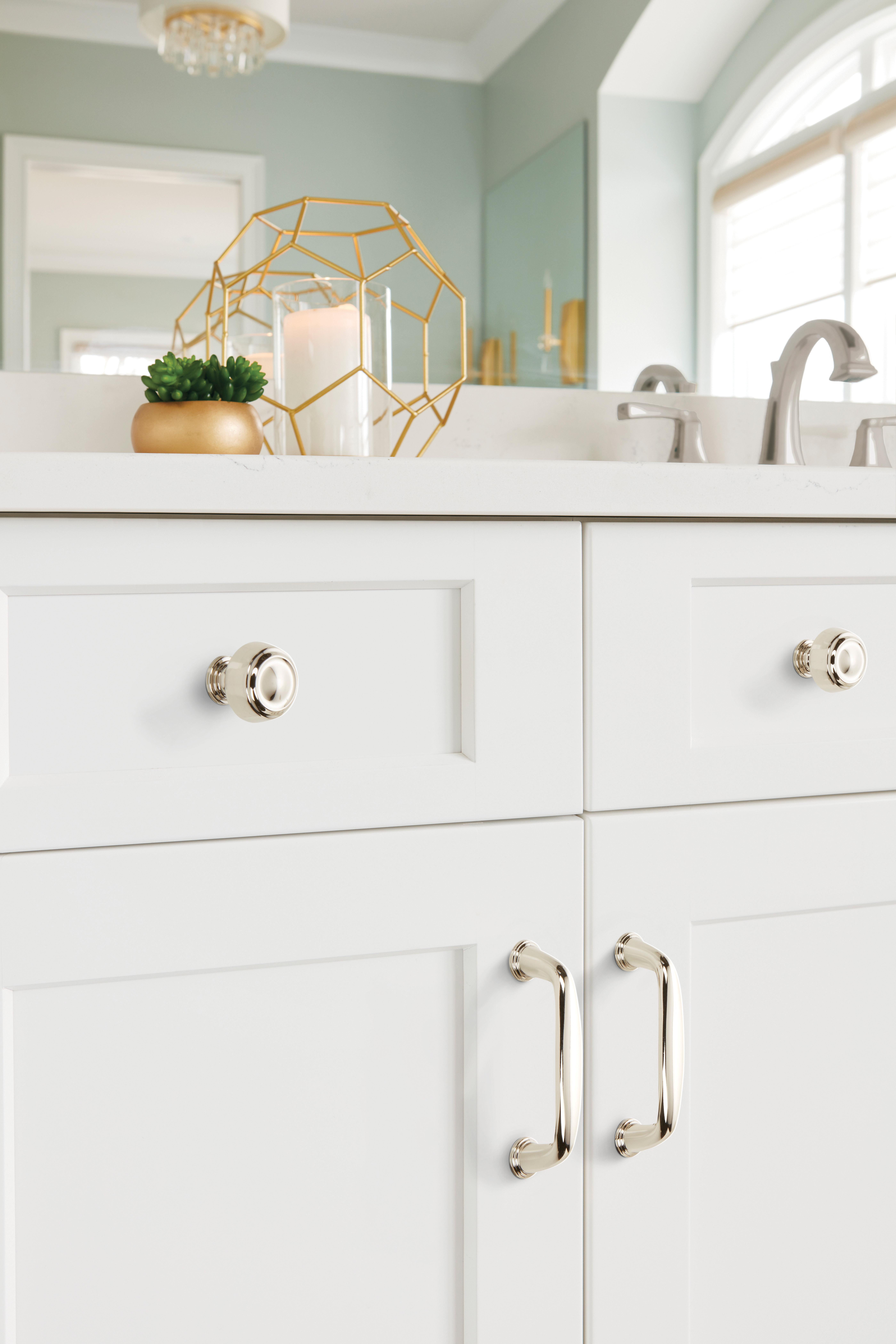 Amerock Lifestyle Polished-Nickel_Knob_Amerock_Cabinet-Hardware_Kane_BP53700PN_Lifestyle_Bathroom_19-1