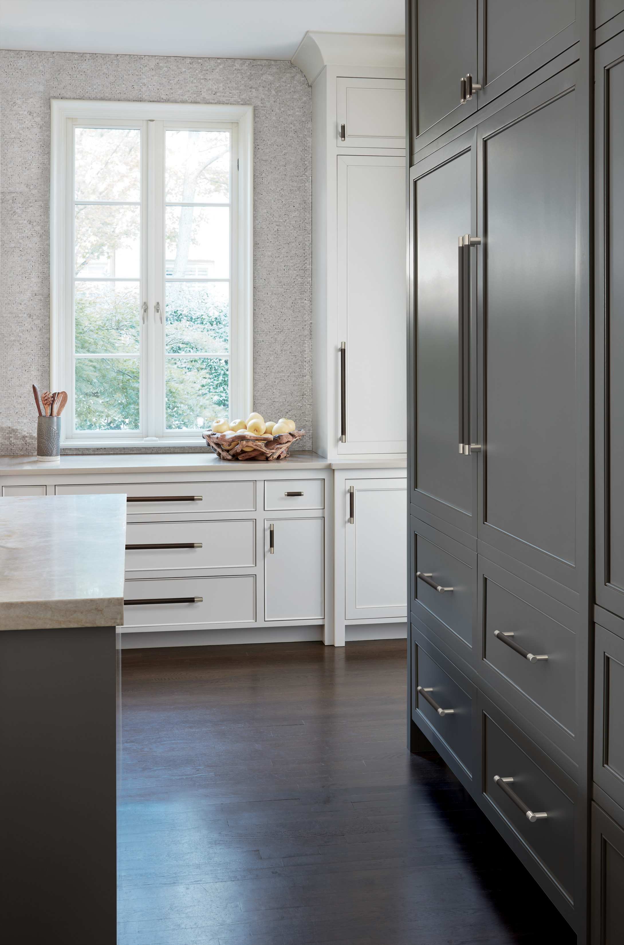 Amerock Lifestyle Satin-Nickel-and-Oil-Rubbed-Bronze_Appliance-Pull_Amerock_Cabinet-Hardware_Esquire_BP54042G10ORB_Kitchen_23