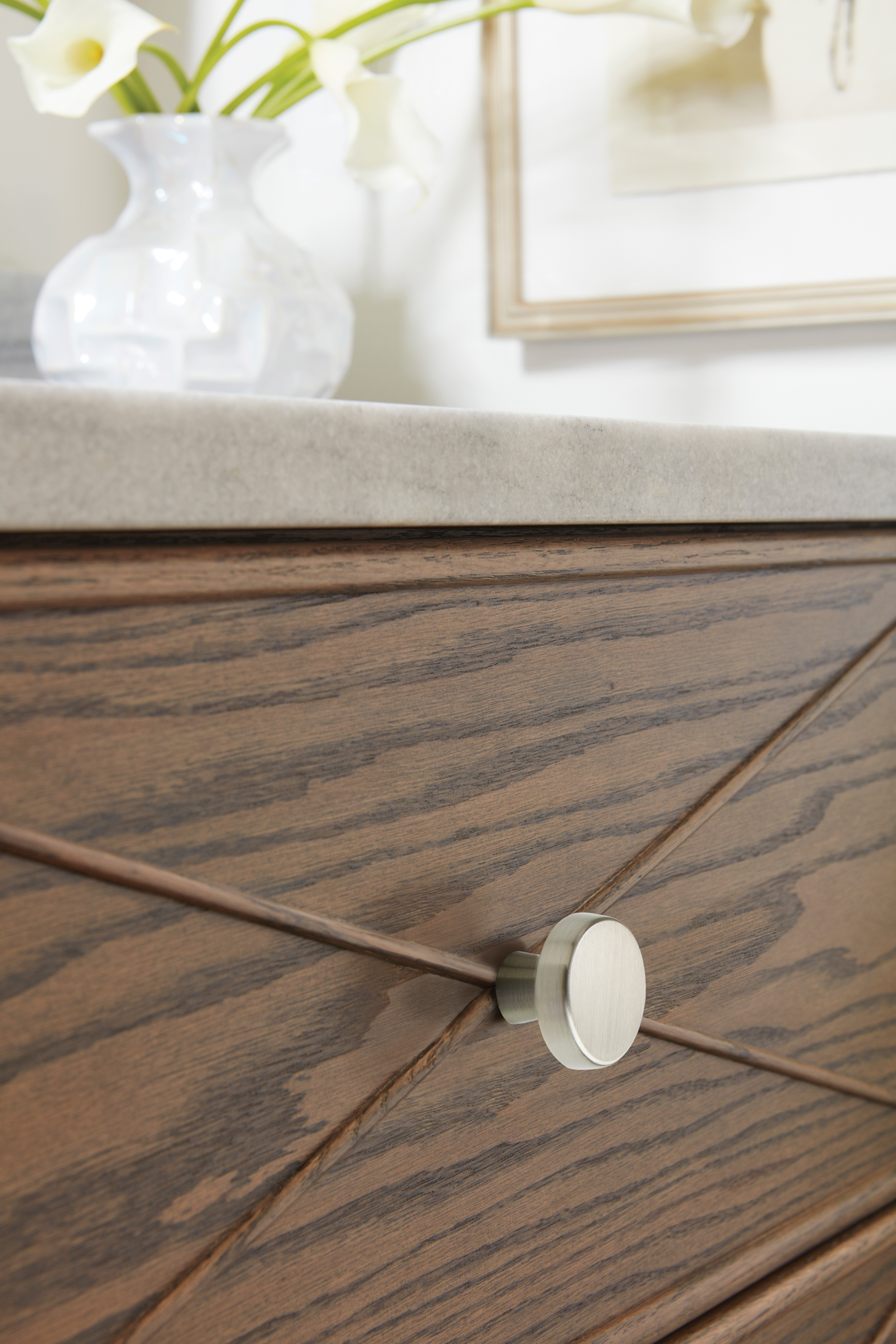 Amerock Lifestyle Satin-Nickel_Knob_Amerock_Cabinet-Hardware_Blackrock_BP55272G10_Lifestyle_Bathroom_19_2