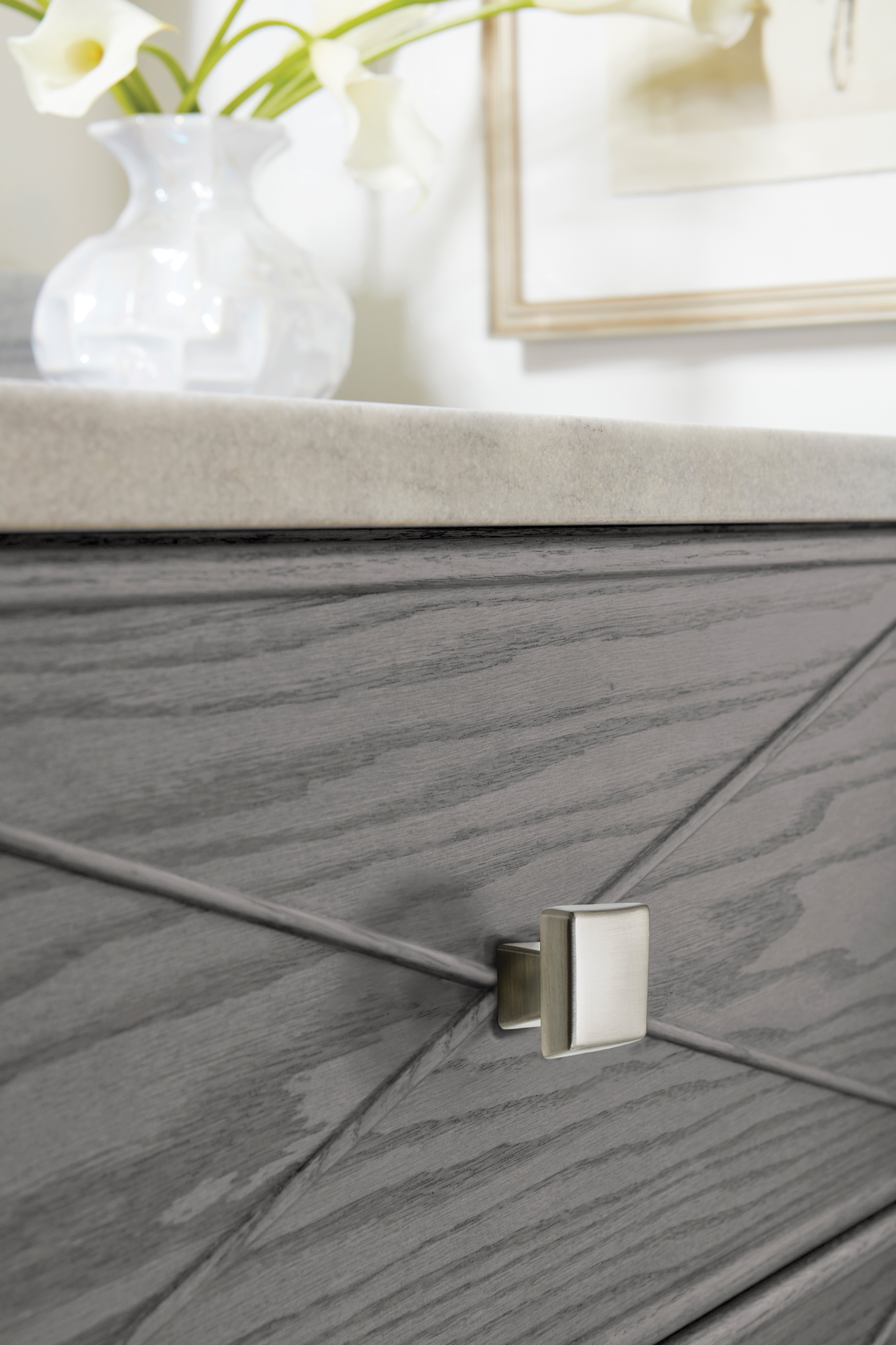 Amerock Lifestyle Satin-Nickel_Knob_Amerock_Cabinet-Hardware_Blackrock_BP55273G10_Lifestyle_Bathroom_19