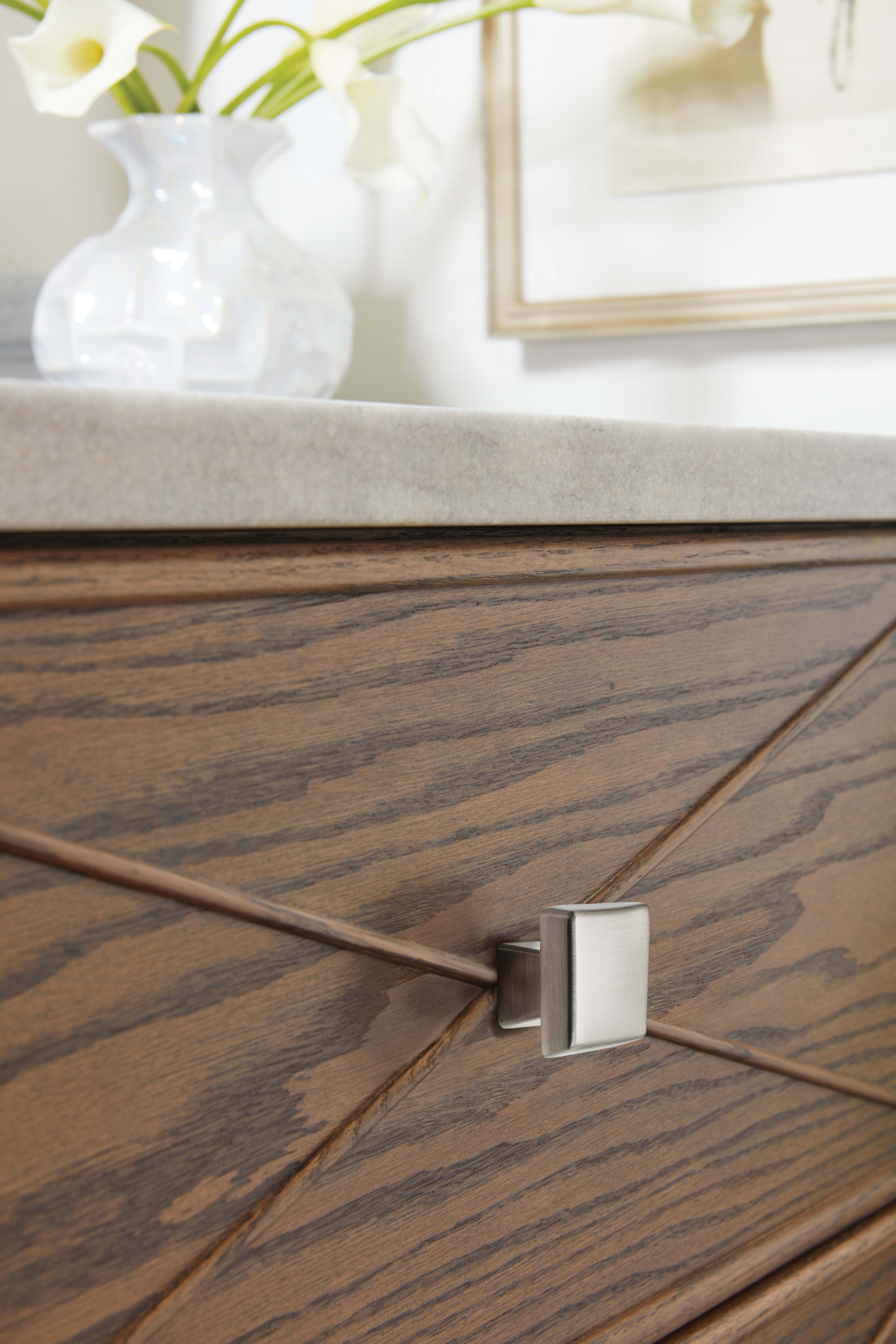 Amerock Lifestyle Satin-Nickel_Knob_Amerock_Cabinet-Hardware_Blackrock_BP55273G10_Lifestyle_Bathroom_19_2