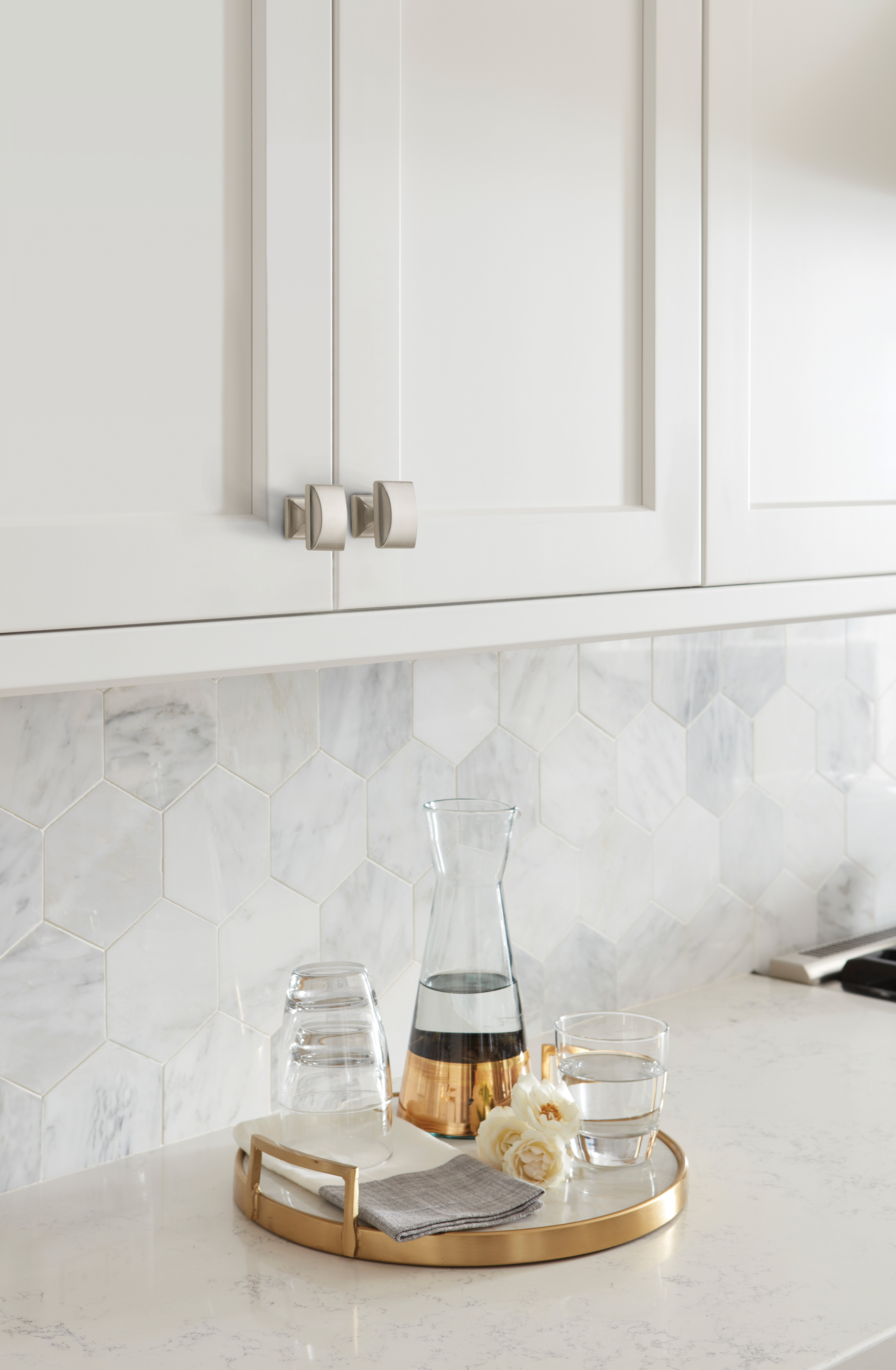 Amerock Lifestyle Satin-Nickel_Knob_Amerock_Cabinet-Hardware_Candler_BP29368G10_Lifestyle_Kitchen_19-1