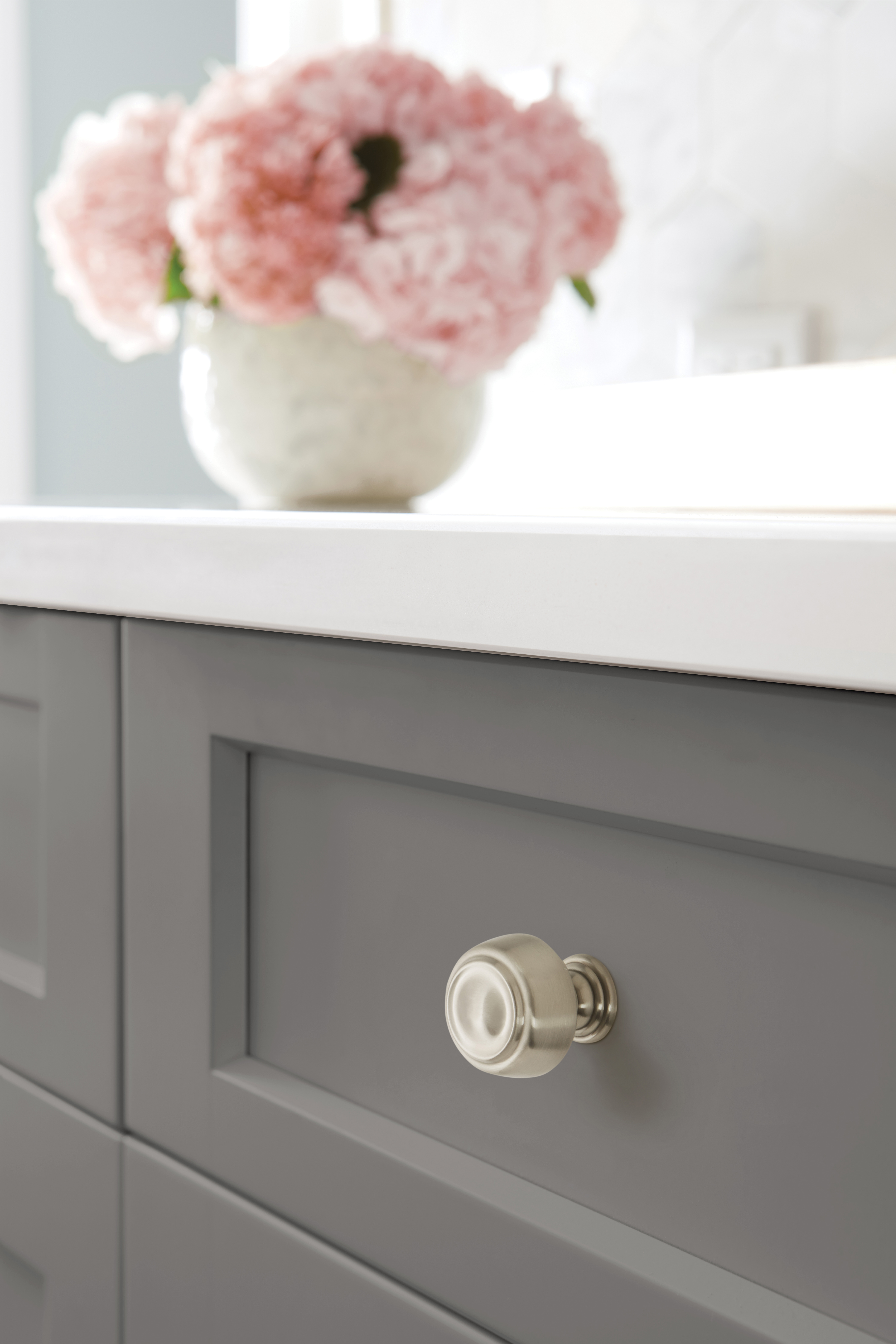 Amerock Lifestyle Satin-Nickel_Knob_Amerock_Cabinet-Hardware_Kane_BP538072G10_Lifestyle_Kitchen_19-2