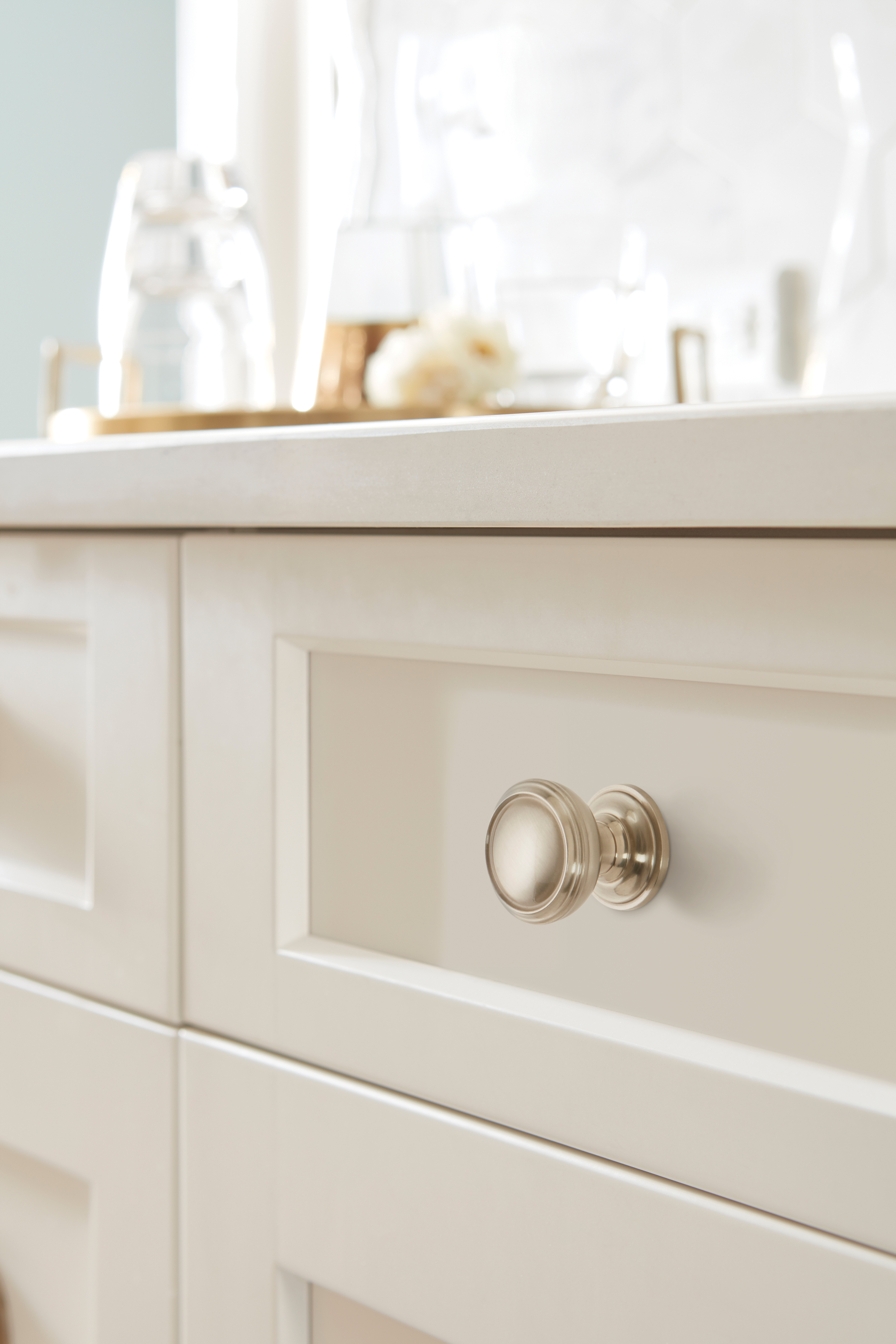 Amerock Lifestyle Satin-Nickel_Knob_Amerock_Cabinet-Hardware_Revitalize_BP55342G10_Lifestyle_Kitchen_19-1