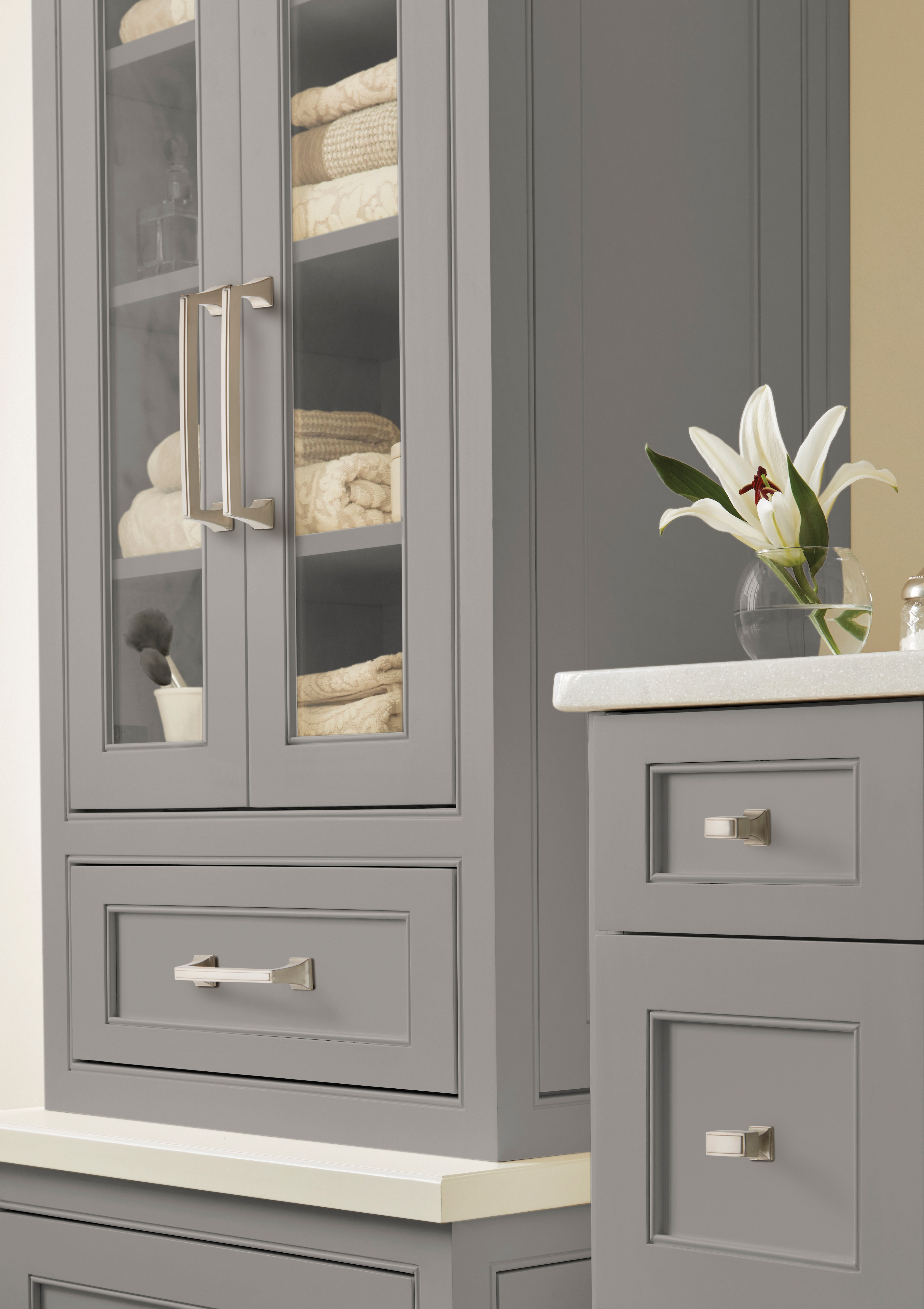 Amerock Lifestyle Satin-Nickel_Pull_Amerock_Cabinet-Hardware_Mulholland_BP53031G10_Lifestyle_Bathroom_19-2