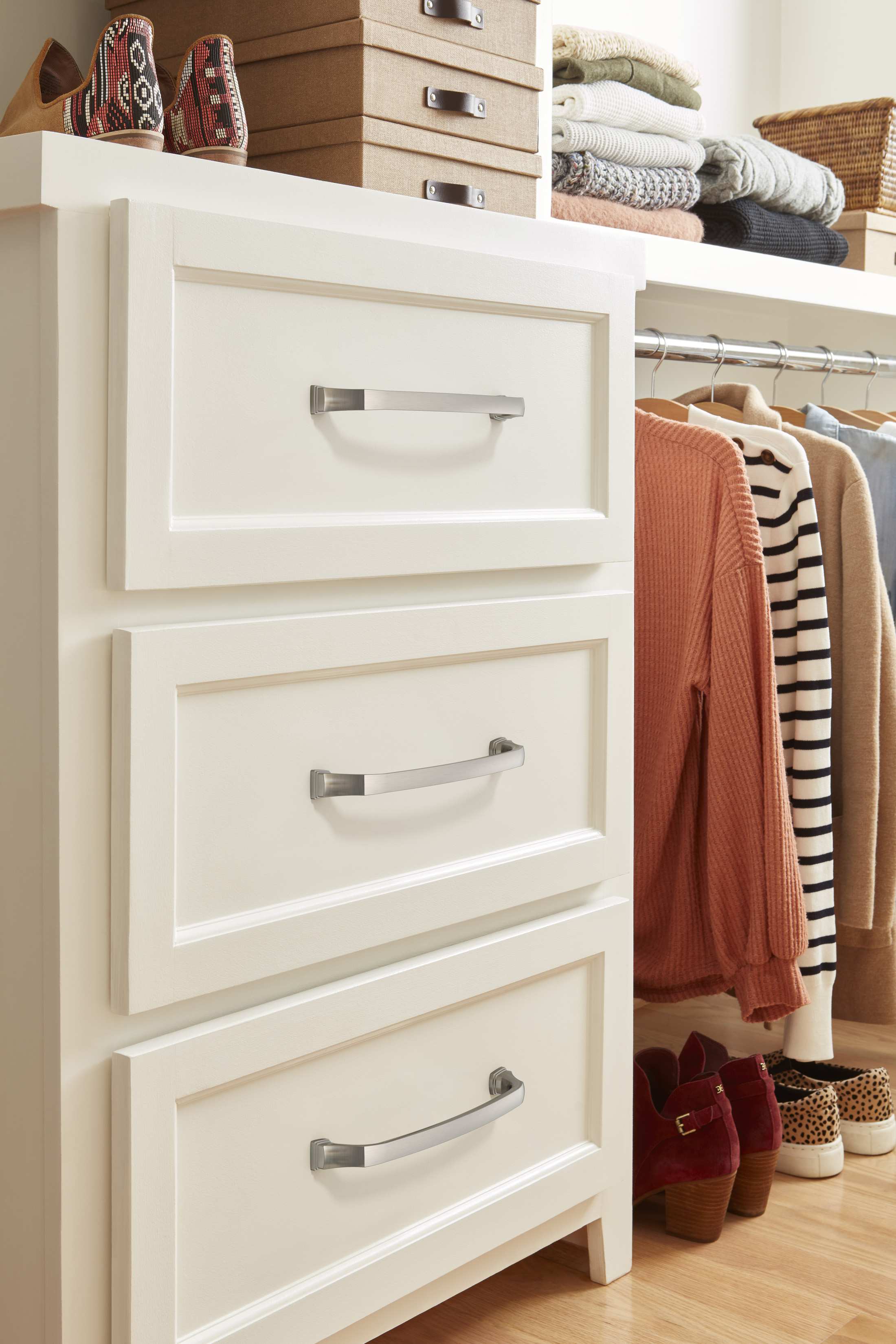 Amerock Lifestyle Satin-Nickel_Pull_Amerock_Cabinet-Hardware_Revitalize_BP55351G10_Master-Closet_23