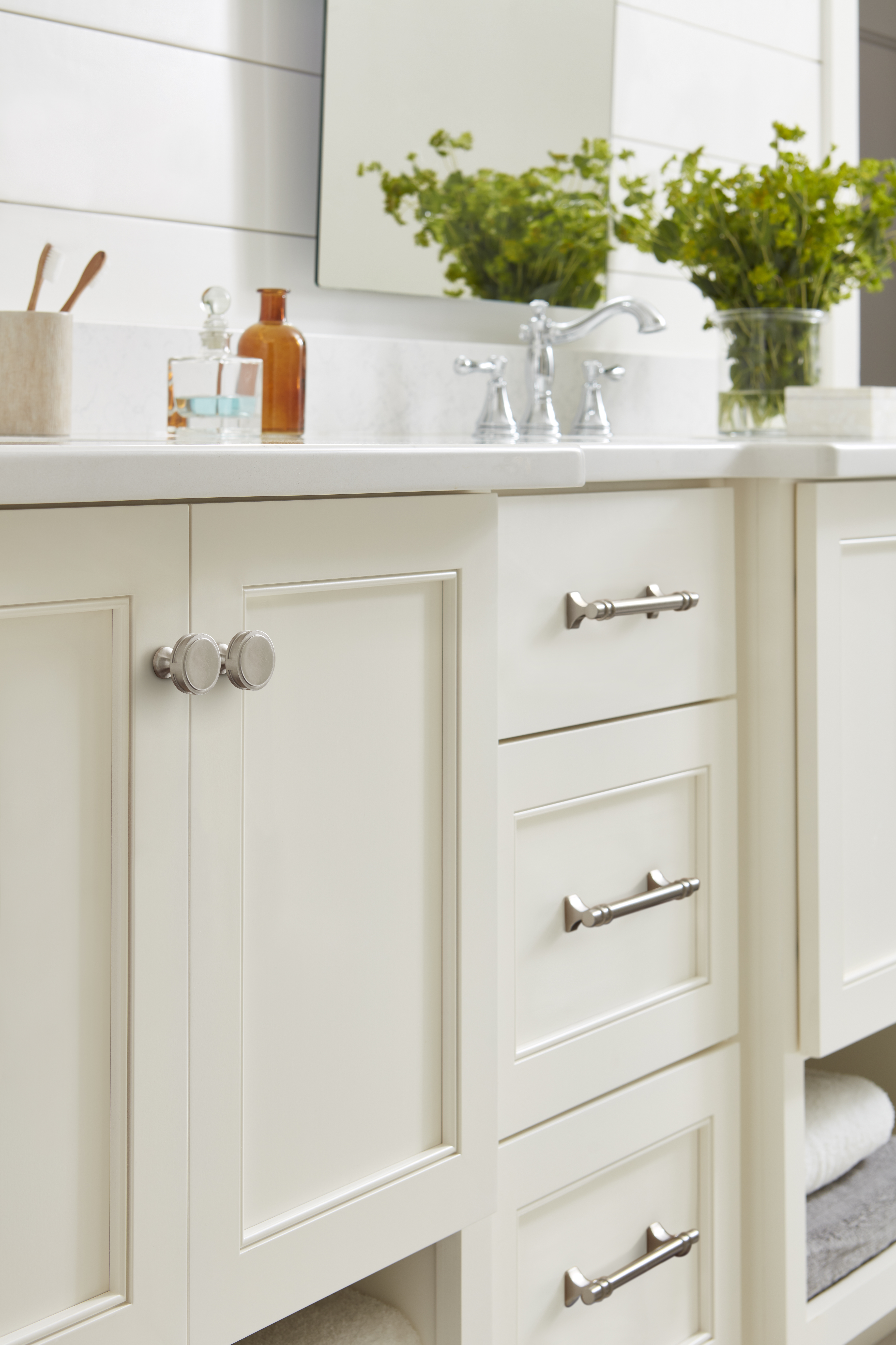 Amerock Lifestyle Satin-Nickel_Pulls_Amerock_Cabinet-Hardware_Davenport_BP36606G10_Bath_20_3