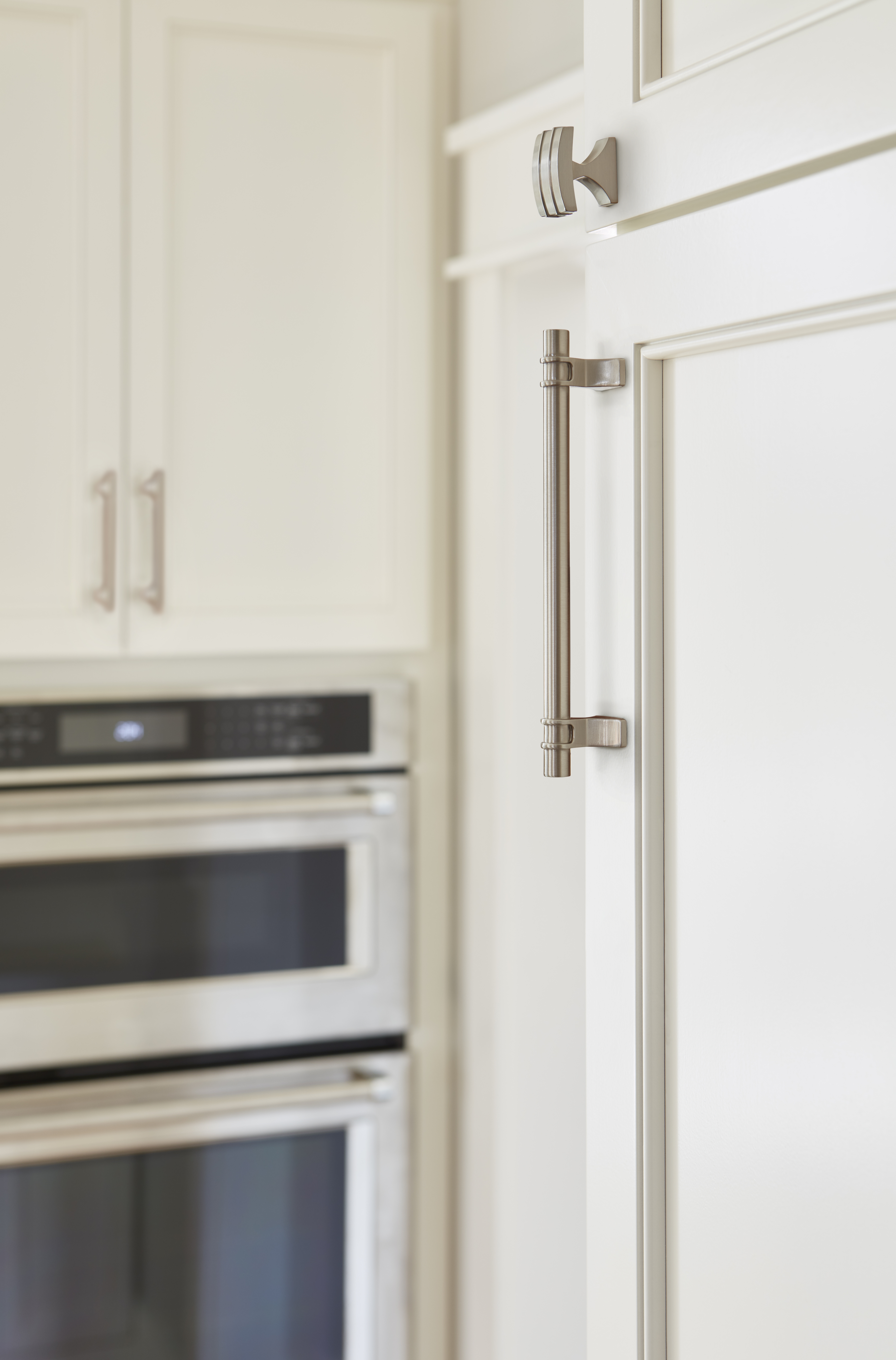 Amerock Lifestyle Satin-Nickel_Pulls_Amerock_Cabinet-Hardware_Davenport_BP36607G10_Kitchen_20_7