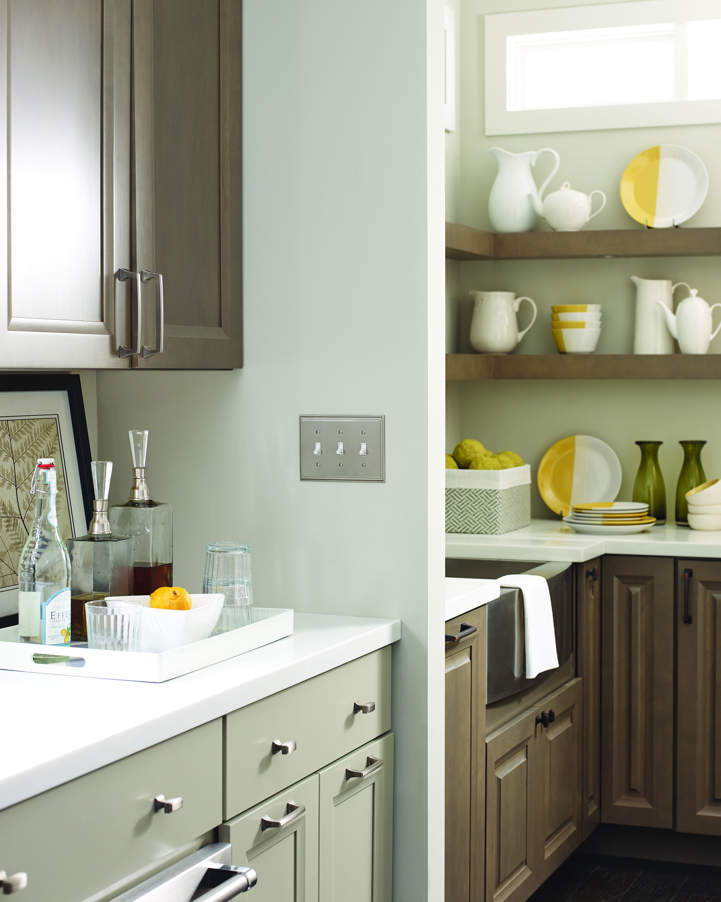 Amerock Lifestyle Satin-Nickel_Toggle-3-Gang-and-Pulls_Amerock_Wall-Plates-and-Cabinet-Hardware_Mulholland_BP36516G10-BP53529G10_Kitchen_18