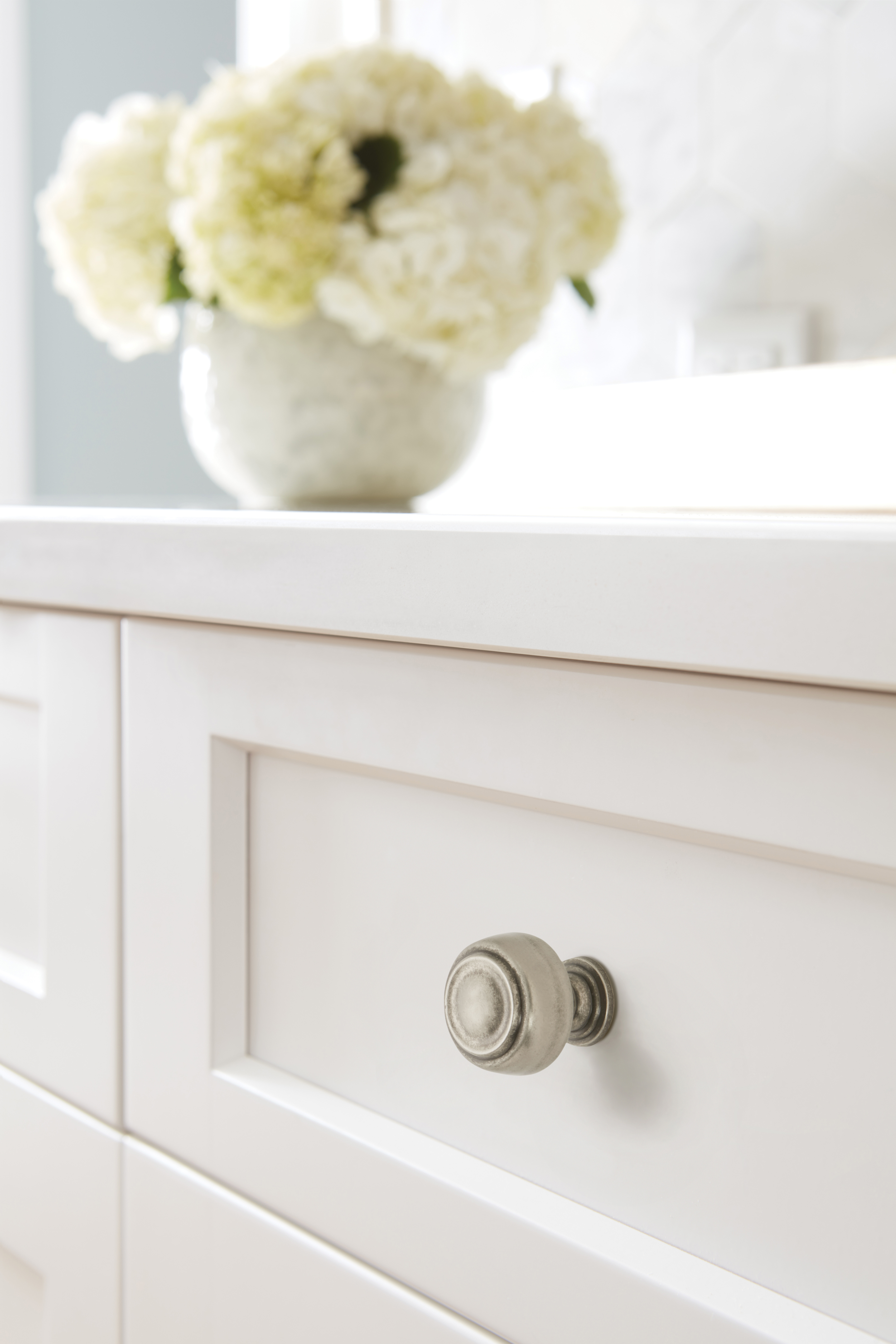 Amerock Lifestyle Weathered-Nickel_Knob_Amerock_Cabinet-Hardware_Kane_BP538072WN_Lifestyle_Kitchen_19-1