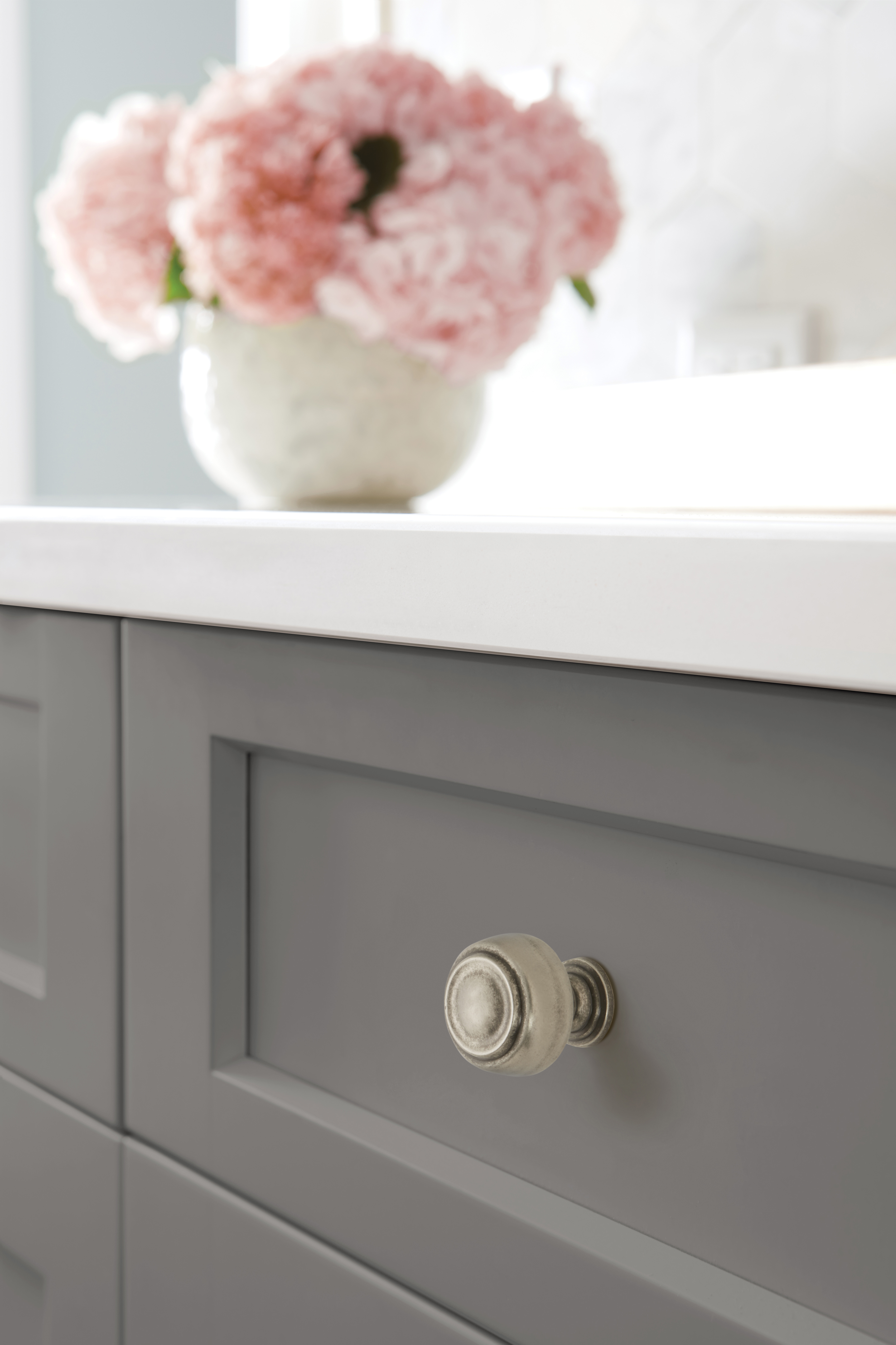 Amerock Lifestyle Weathered-Nickel_Knob_Amerock_Cabinet-Hardware_Kane_BP538072WN_Lifestyle_Kitchen_19-2